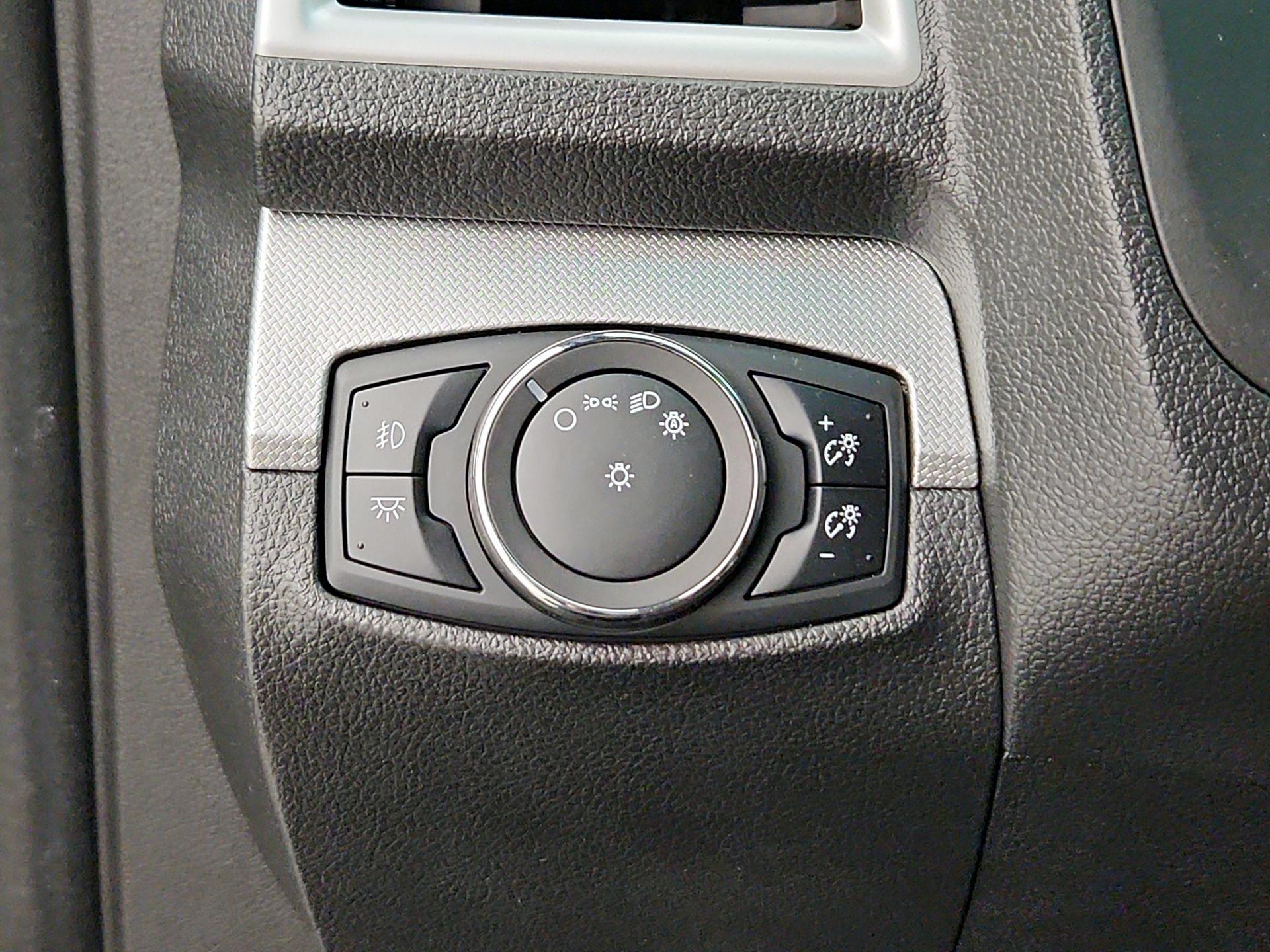 Thumbnail: 2014 Ford Explorer - 13