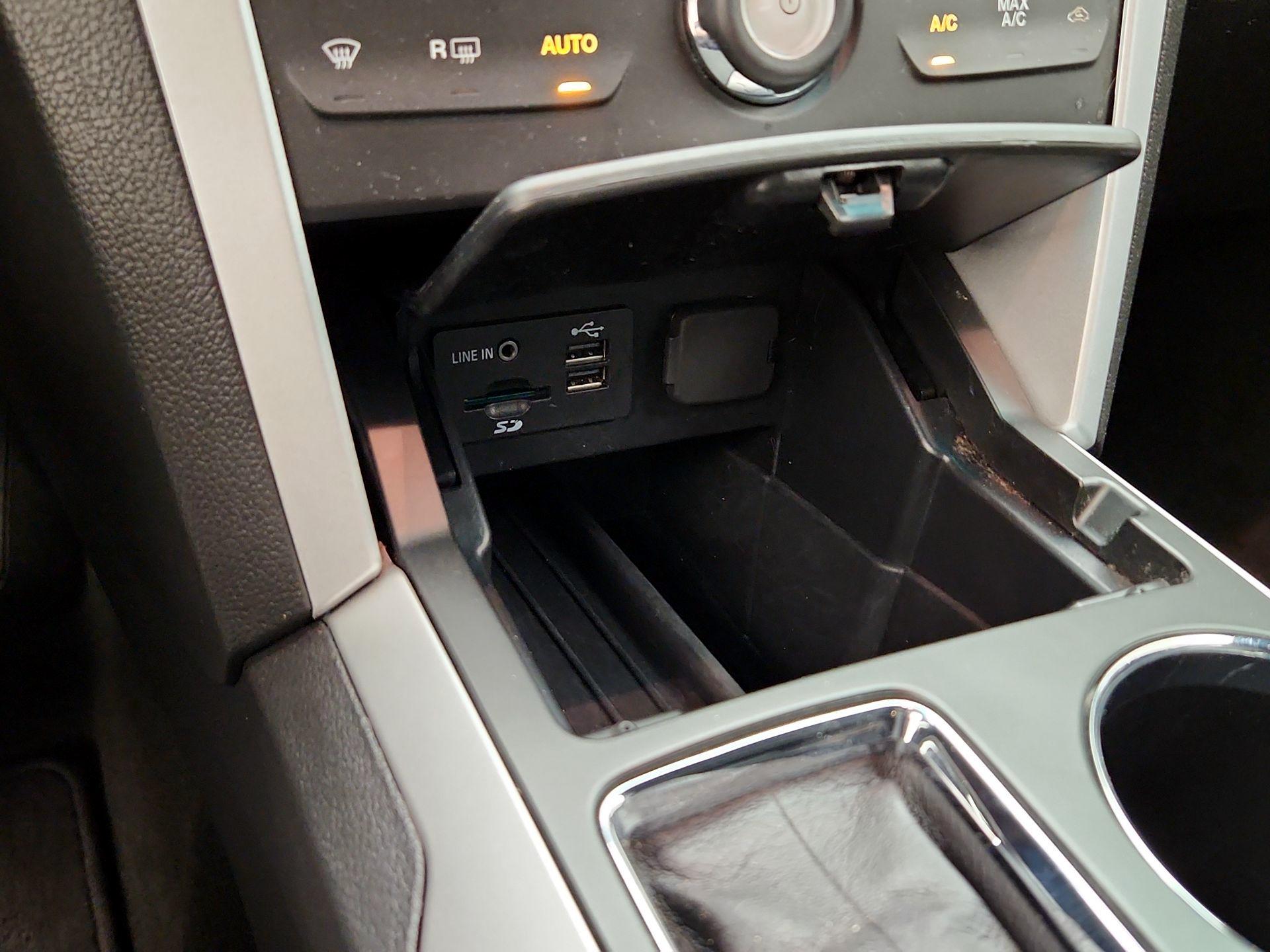 Thumbnail: 2014 Ford Explorer - 18