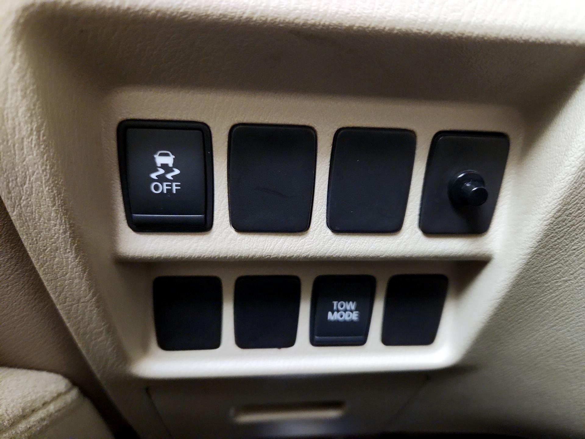 Thumbnail: 2014 Nissan Pathfinder - 13