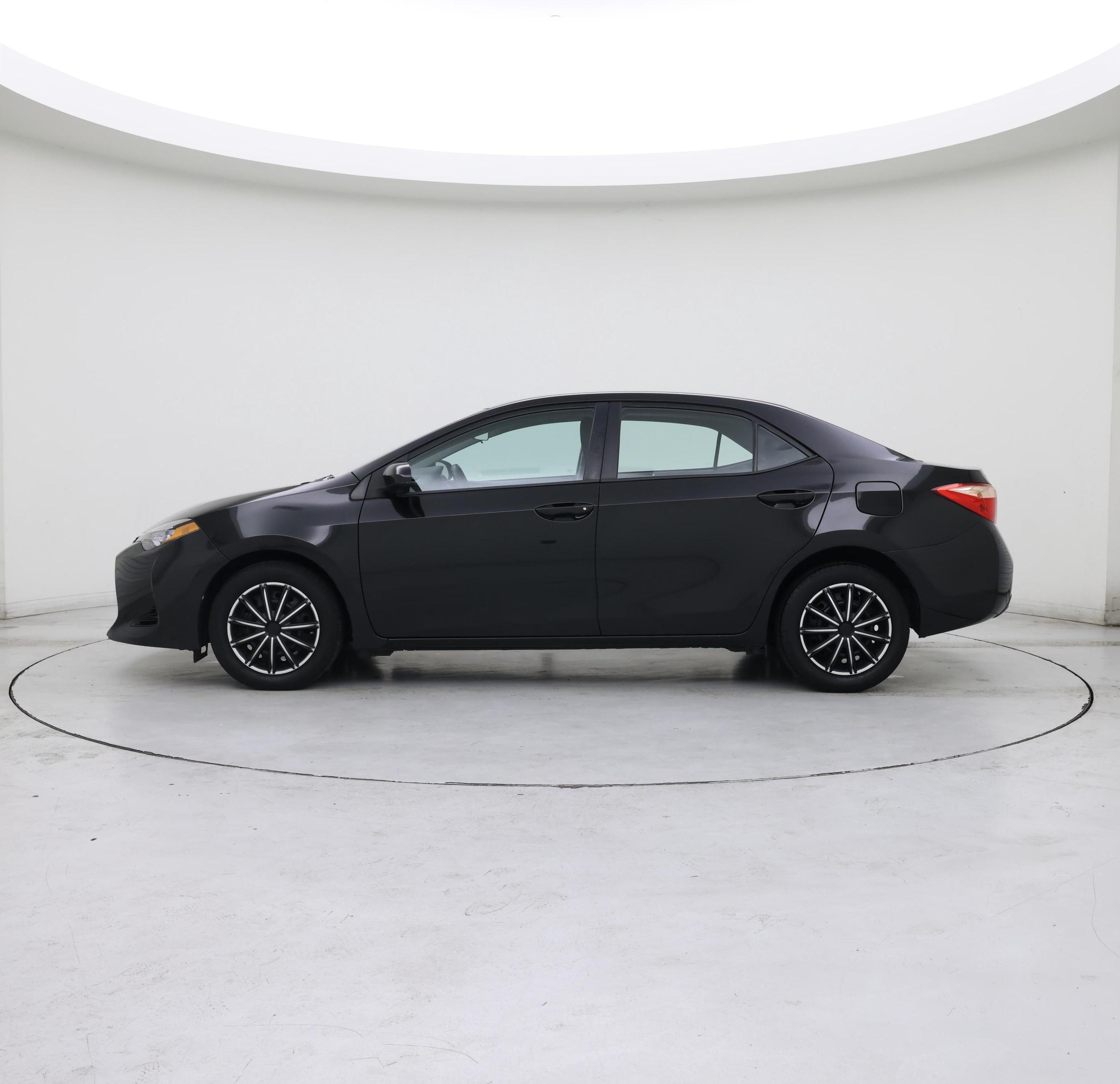 Thumbnail: 2017 Toyota Corolla - 3
