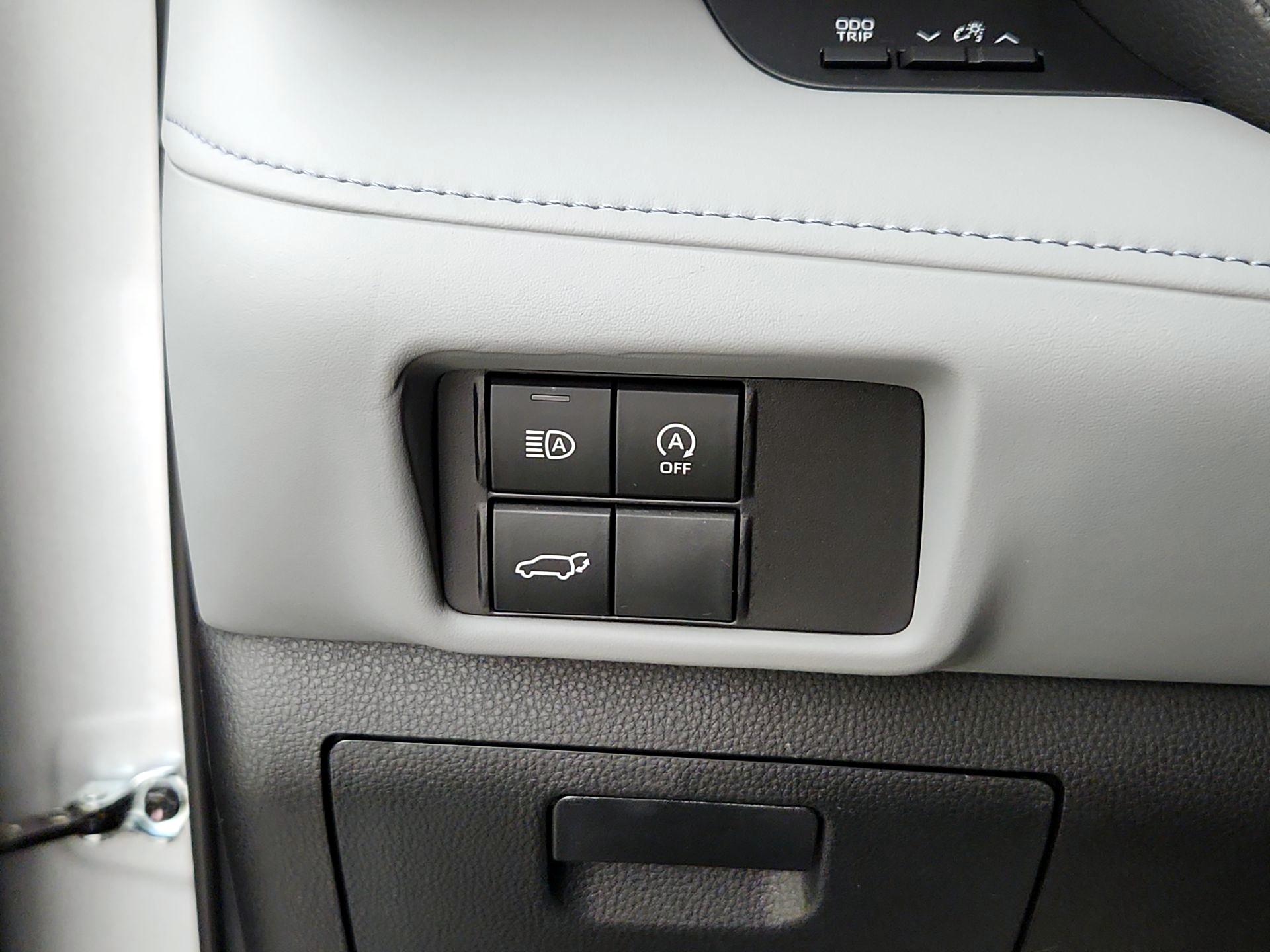 Thumbnail: 2023 Toyota Highlander - 13