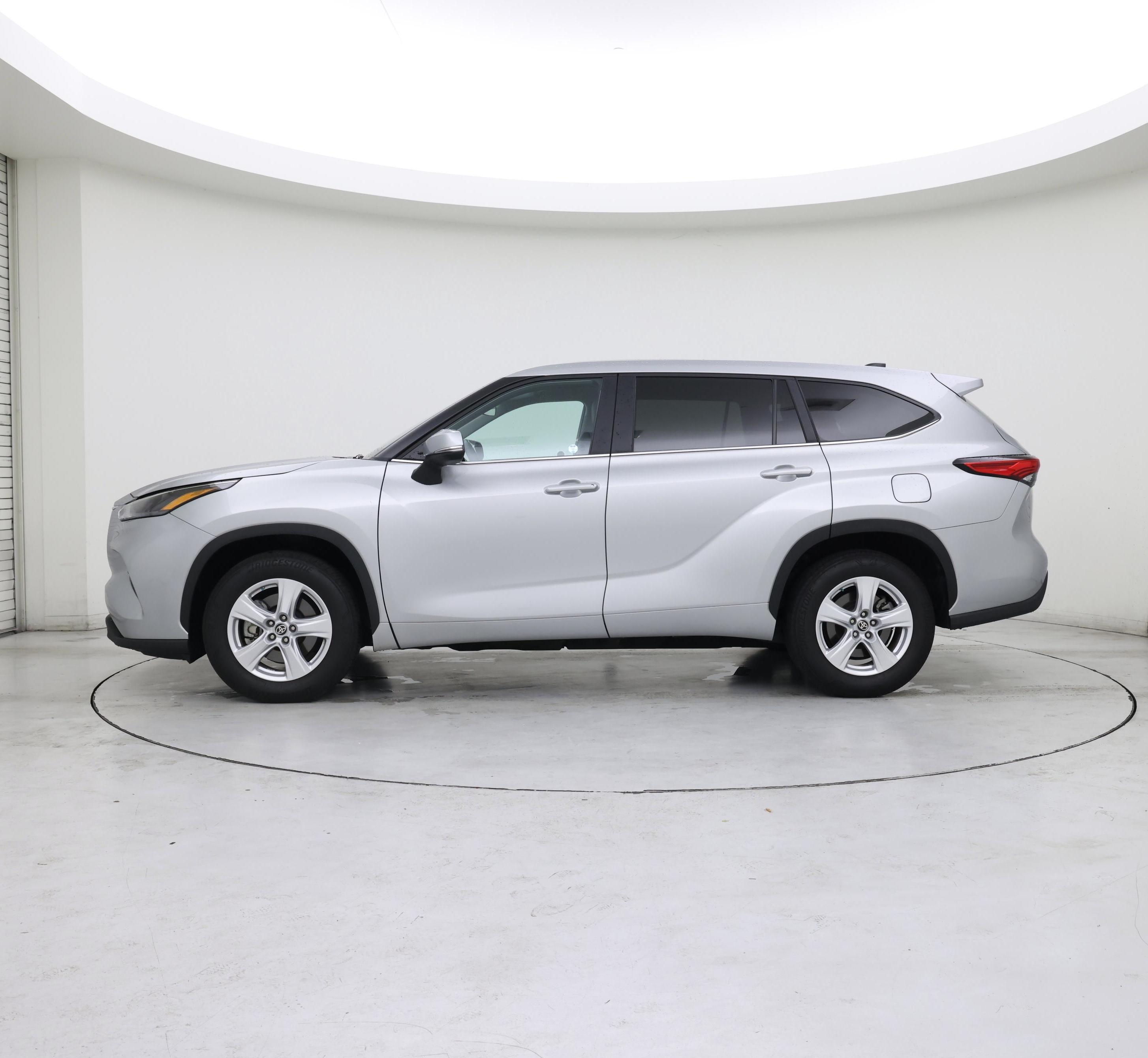 Thumbnail: 2023 Toyota Highlander - 3
