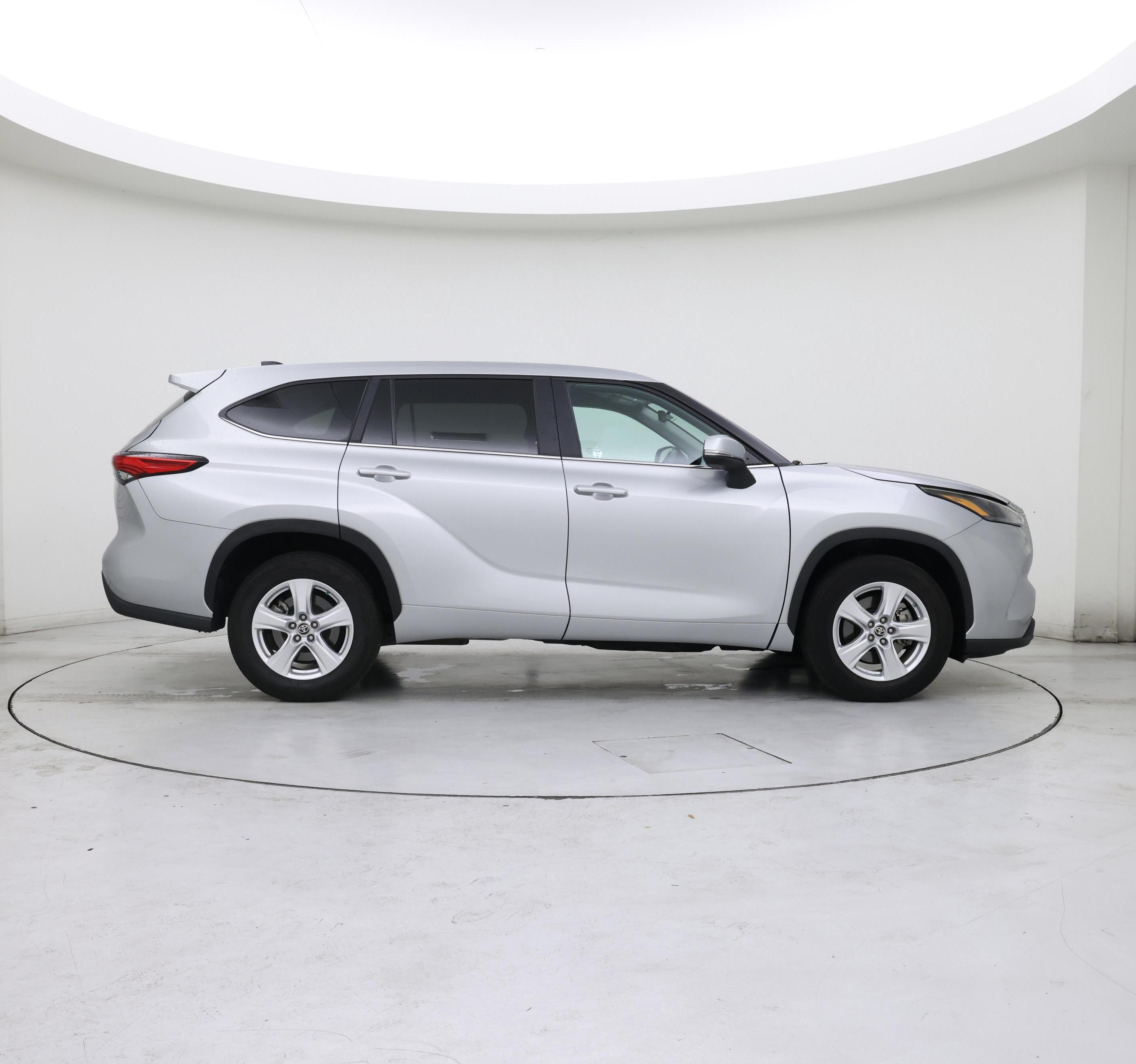 Thumbnail: 2023 Toyota Highlander - 7