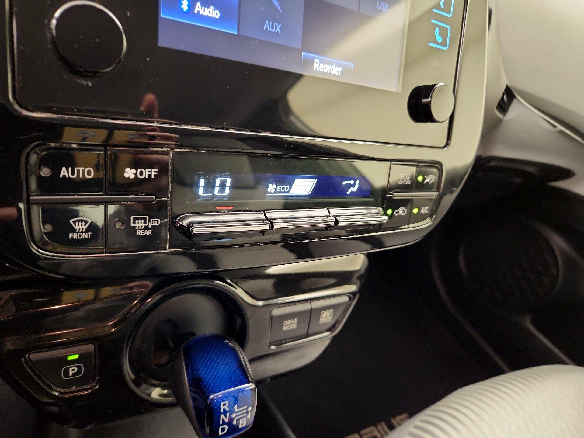 Thumbnail: 2016 Toyota Prius - 16