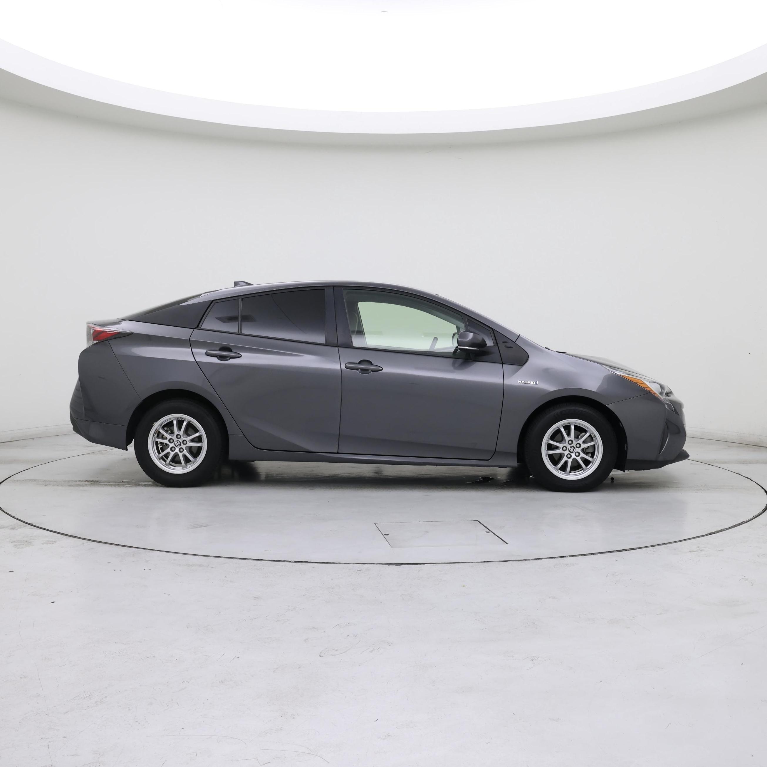 Thumbnail: 2016 Toyota Prius - 7