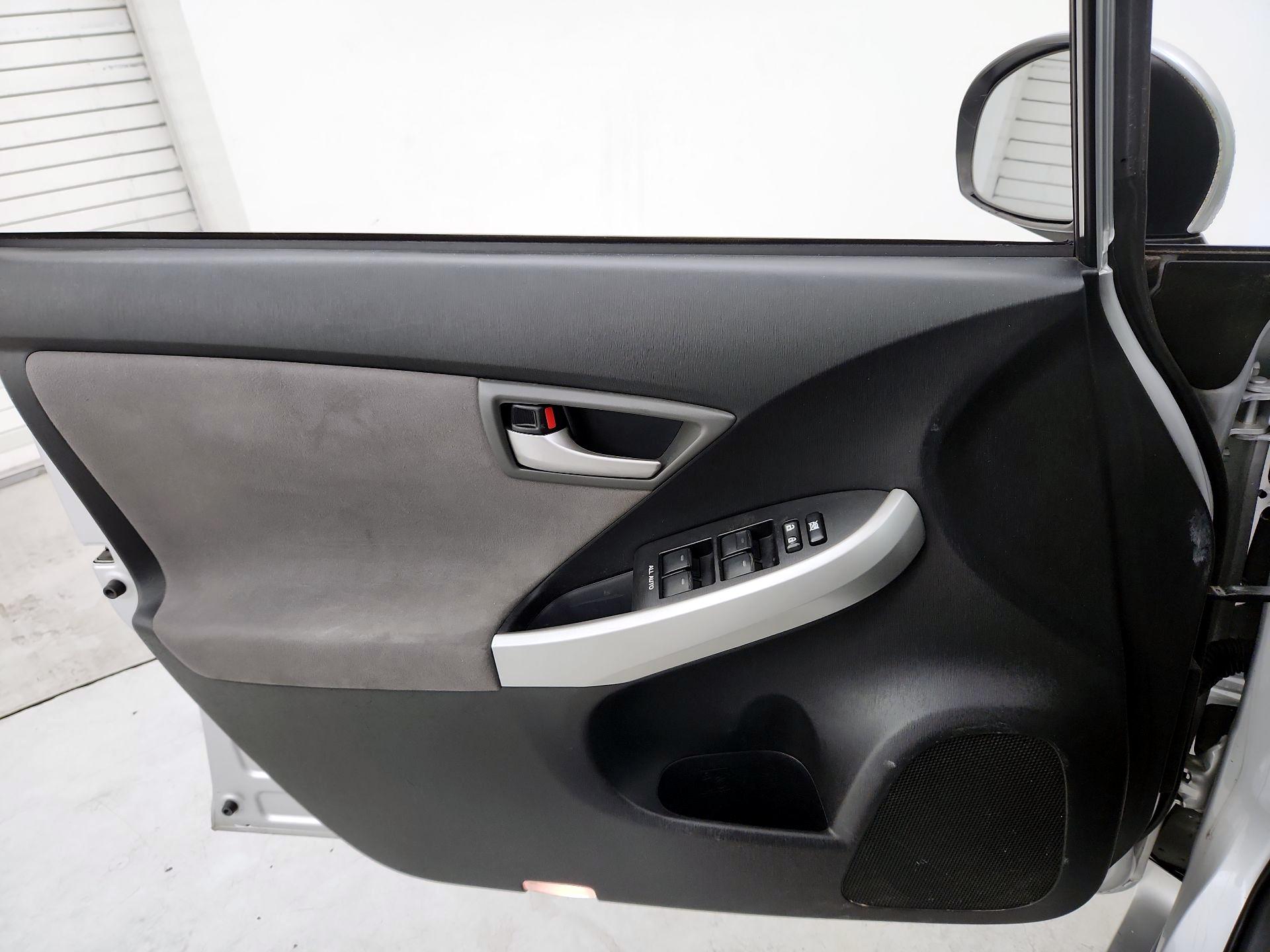 Thumbnail: 2015 Toyota Prius - 12