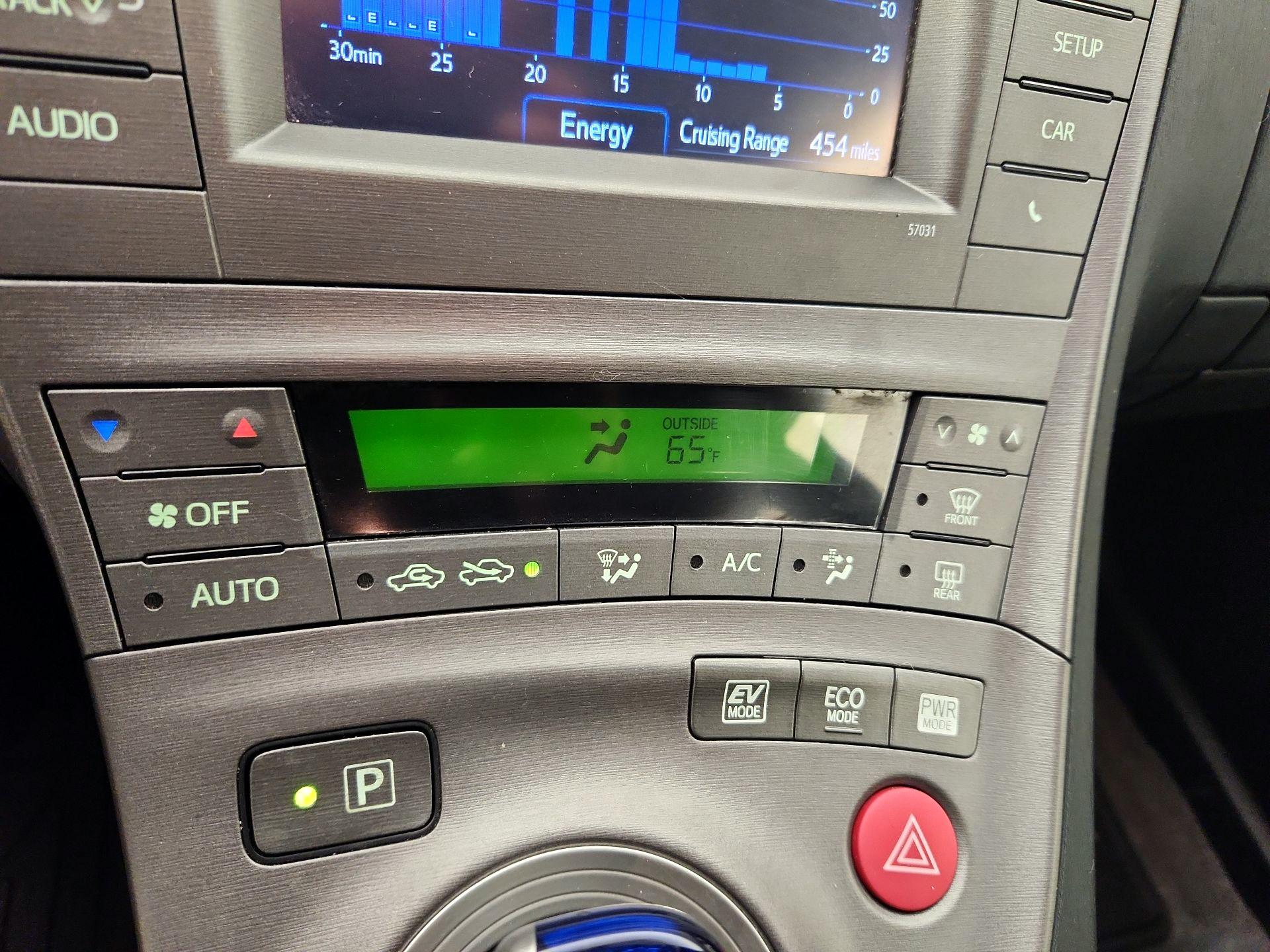 Thumbnail: 2015 Toyota Prius - 16