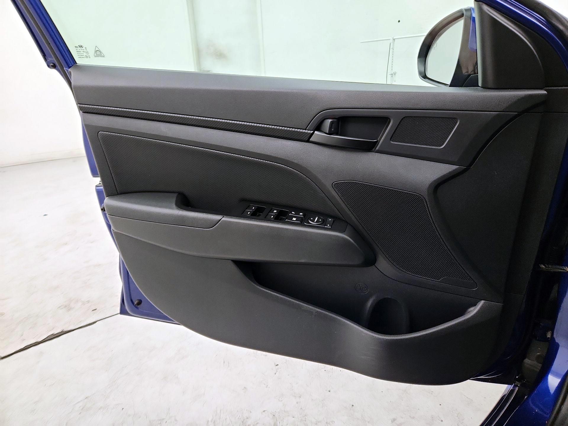Thumbnail: 2020 Hyundai Elantra - 12