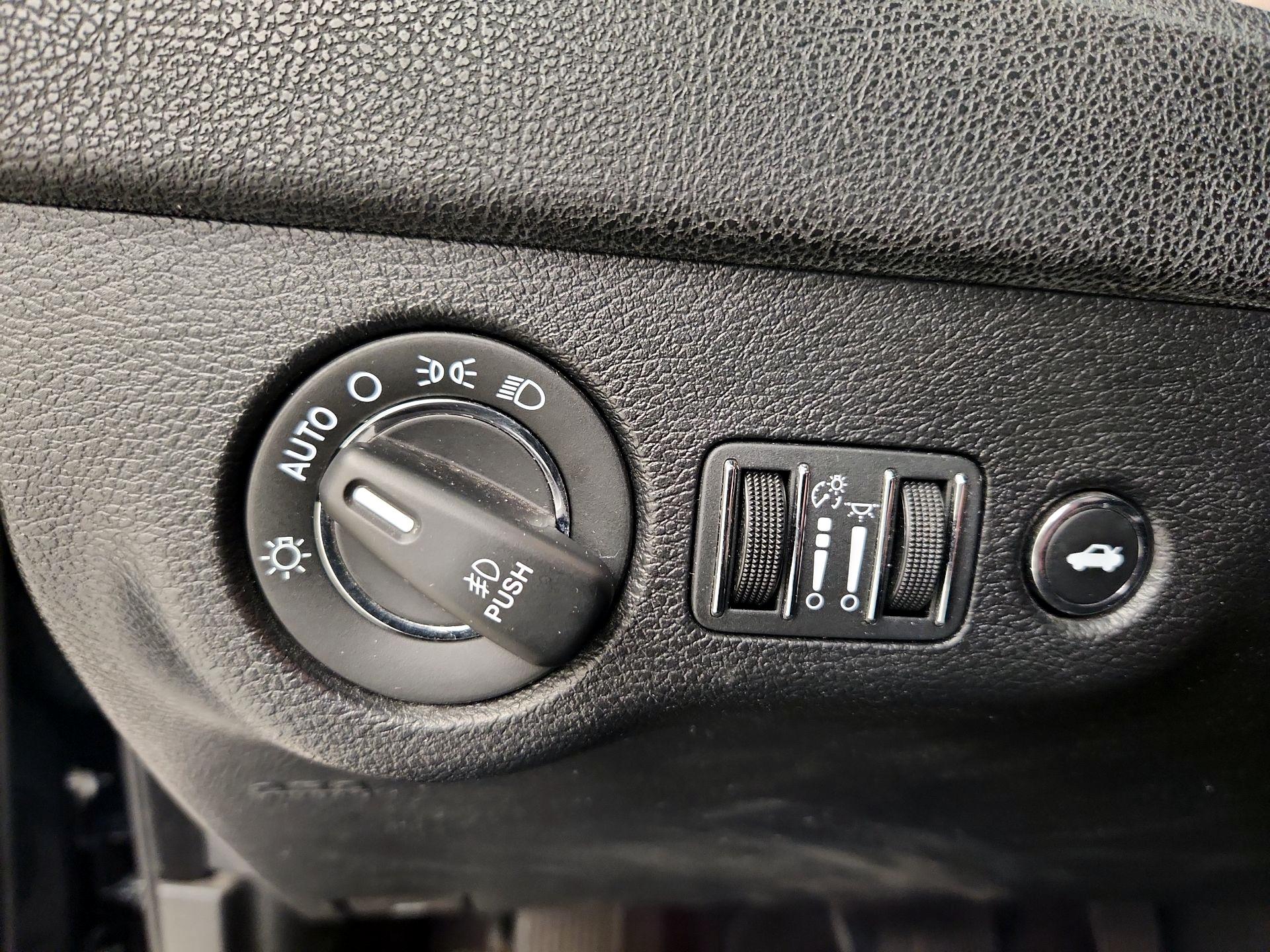 Thumbnail: 2019 Chrysler 300 - 13