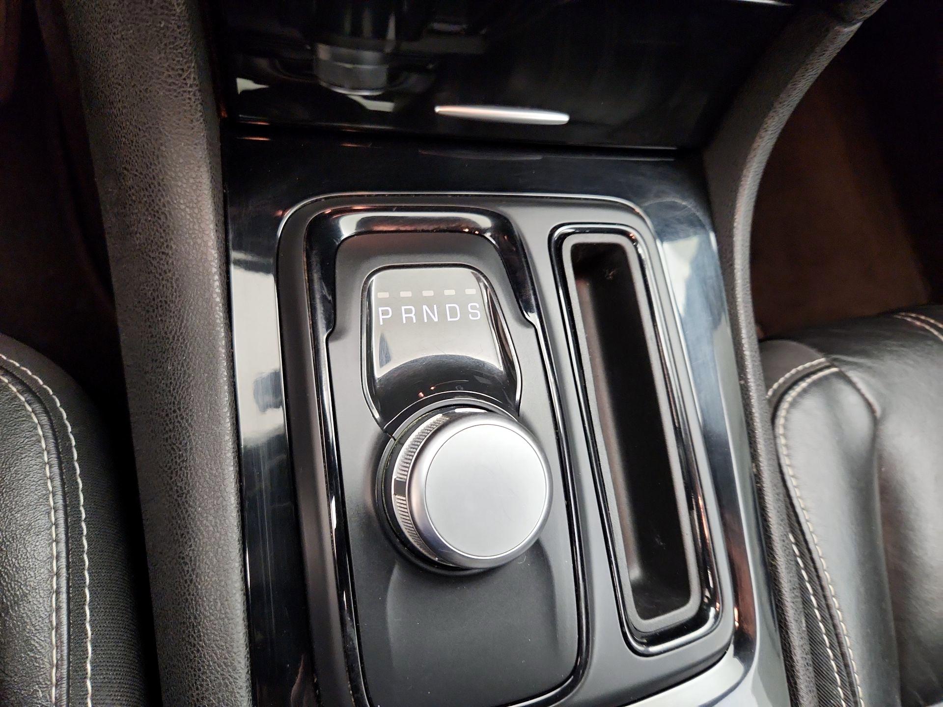 Thumbnail: 2019 Chrysler 300 - 17