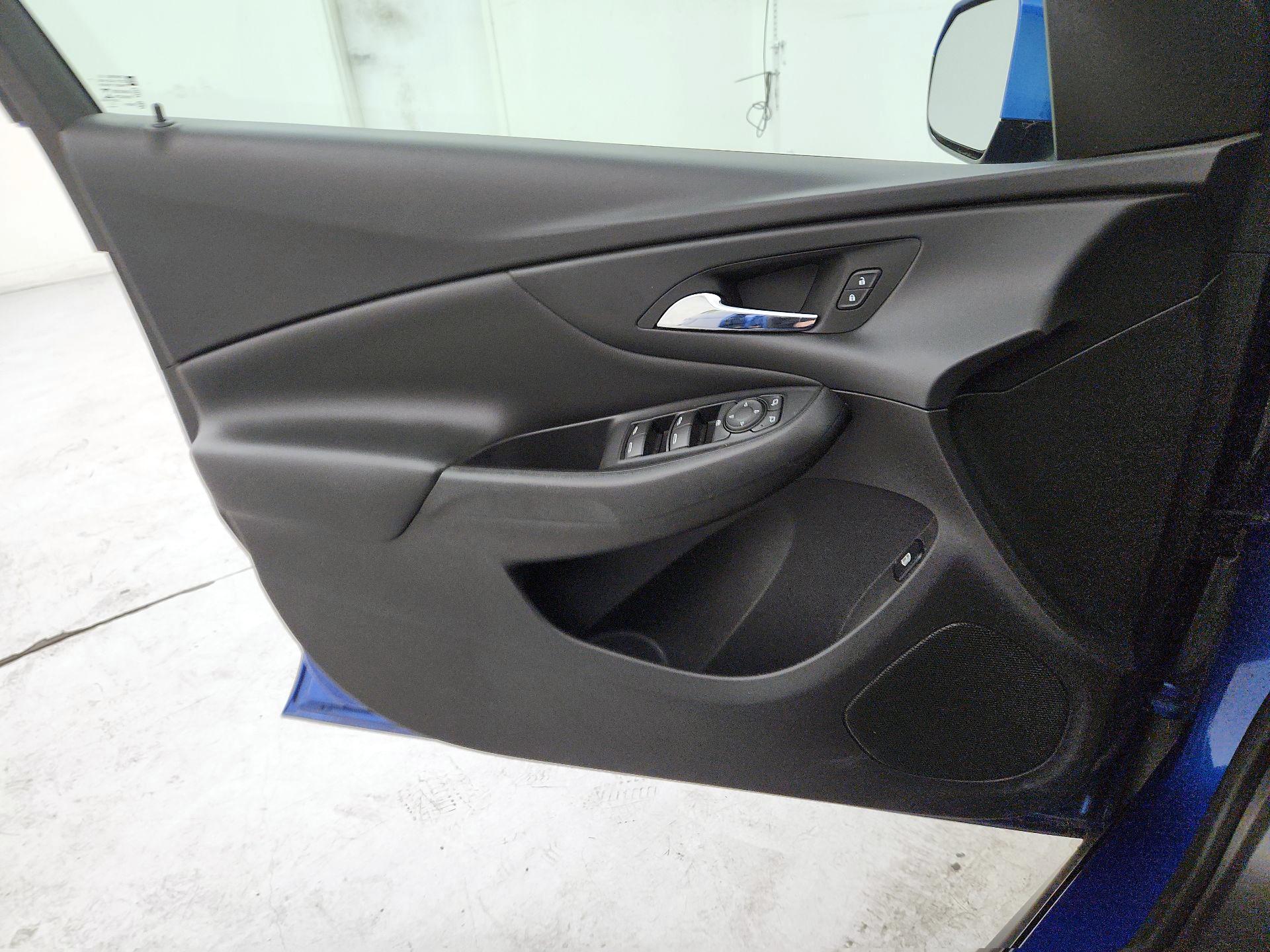 Thumbnail: 2017 Chevrolet Volt - 12