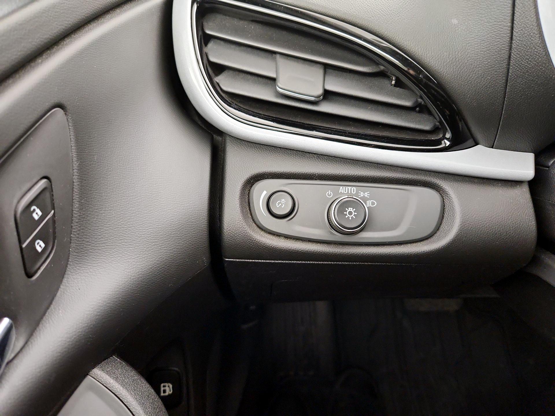 Thumbnail: 2017 Chevrolet Volt - 13