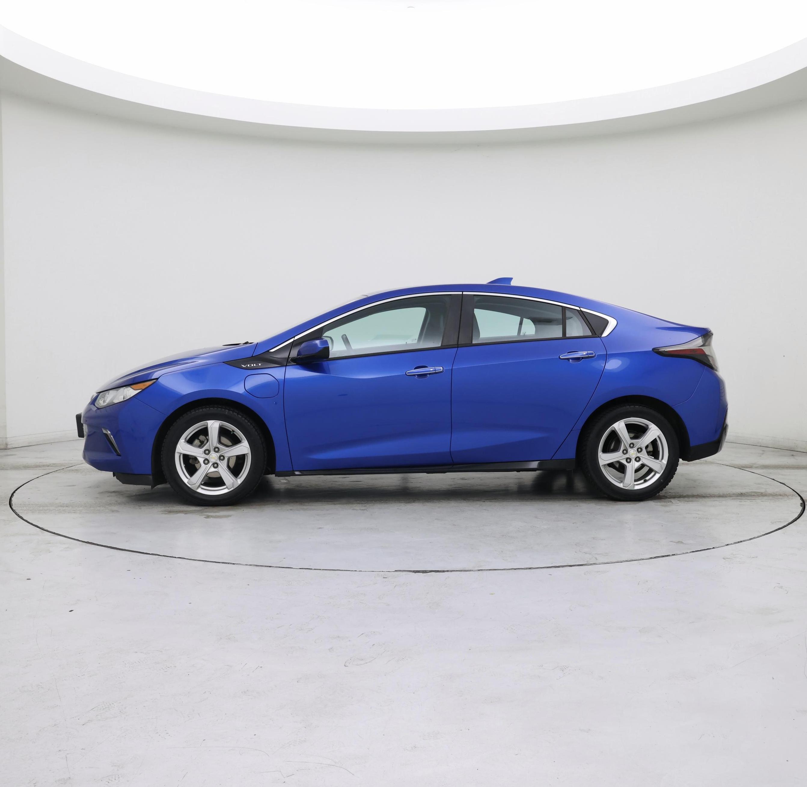 Thumbnail: 2017 Chevrolet Volt - 3