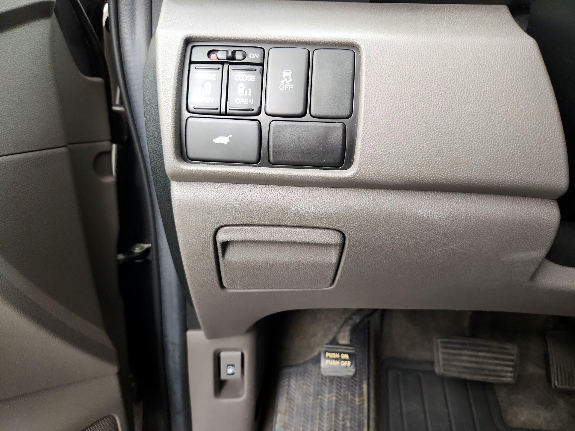 Thumbnail: 2013 Honda Odyssey - 13