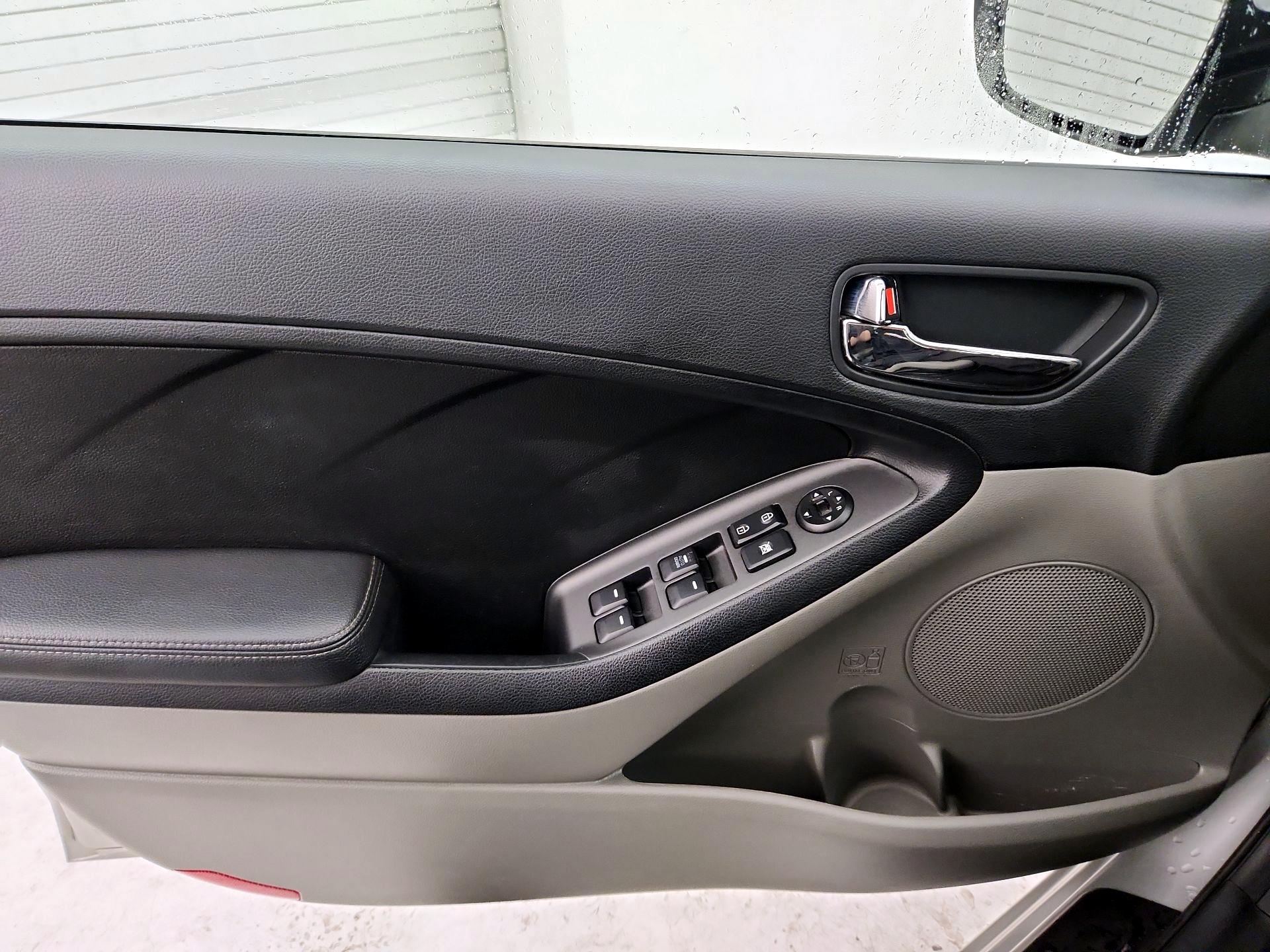 Thumbnail: 2015 Kia Forte - 12