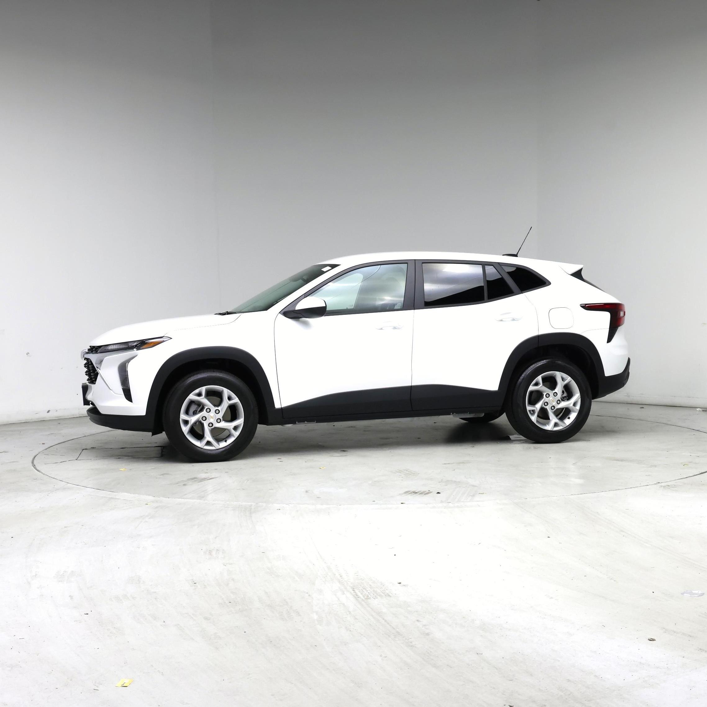 Thumbnail: 2024 Chevrolet Trax - 3