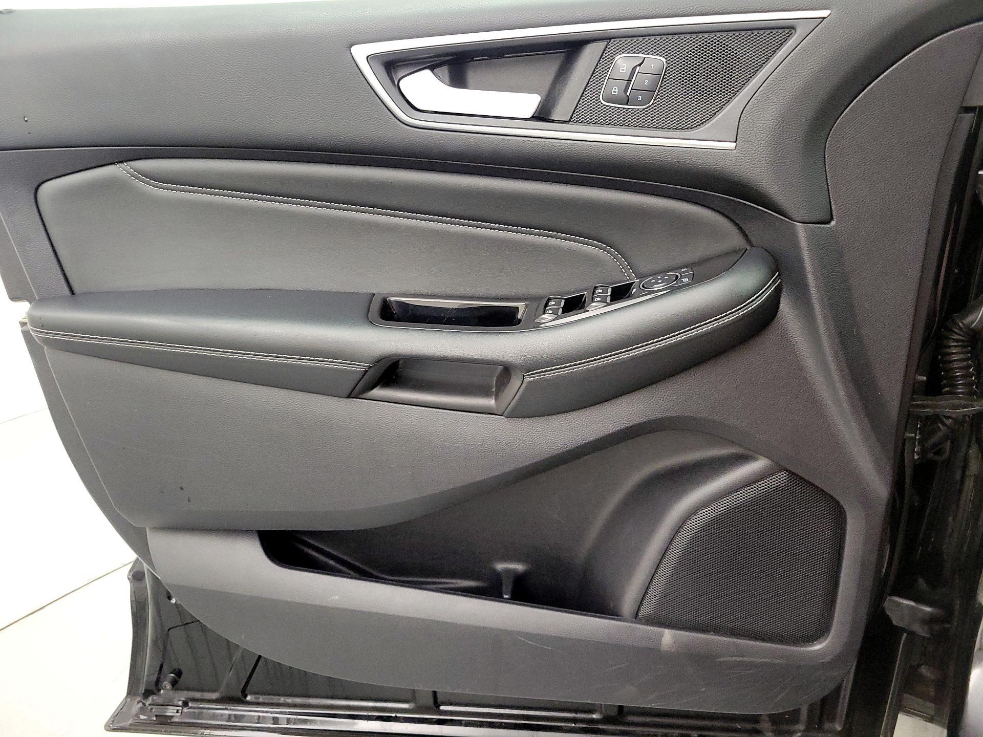 Thumbnail: 2017 Ford Edge - 12