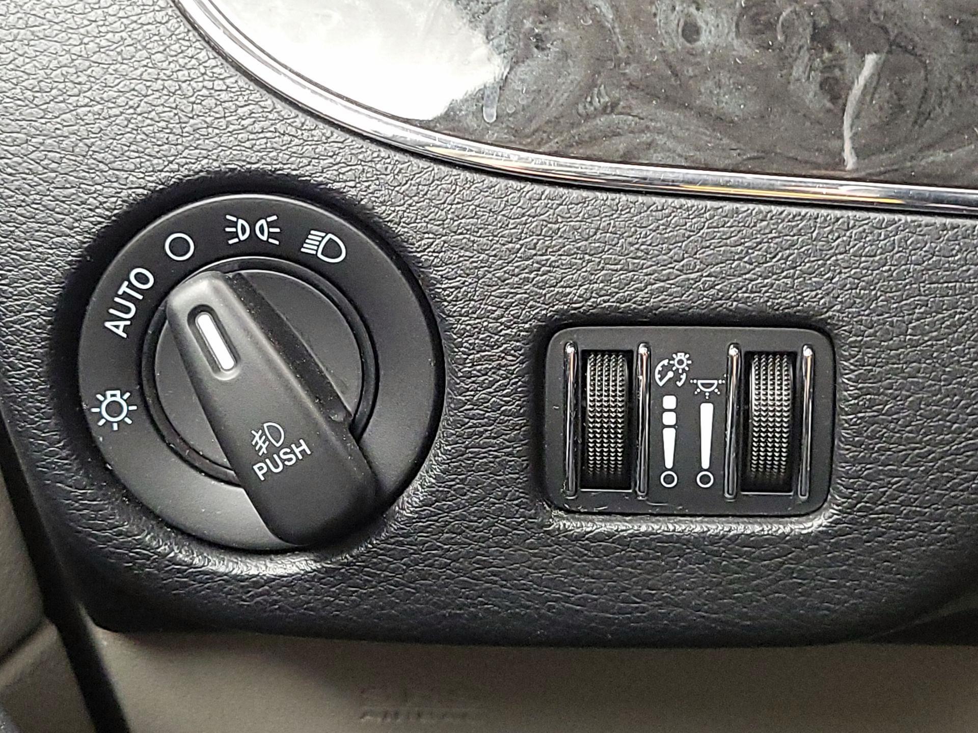 Thumbnail: 2016 Chrysler Town & Country - 13