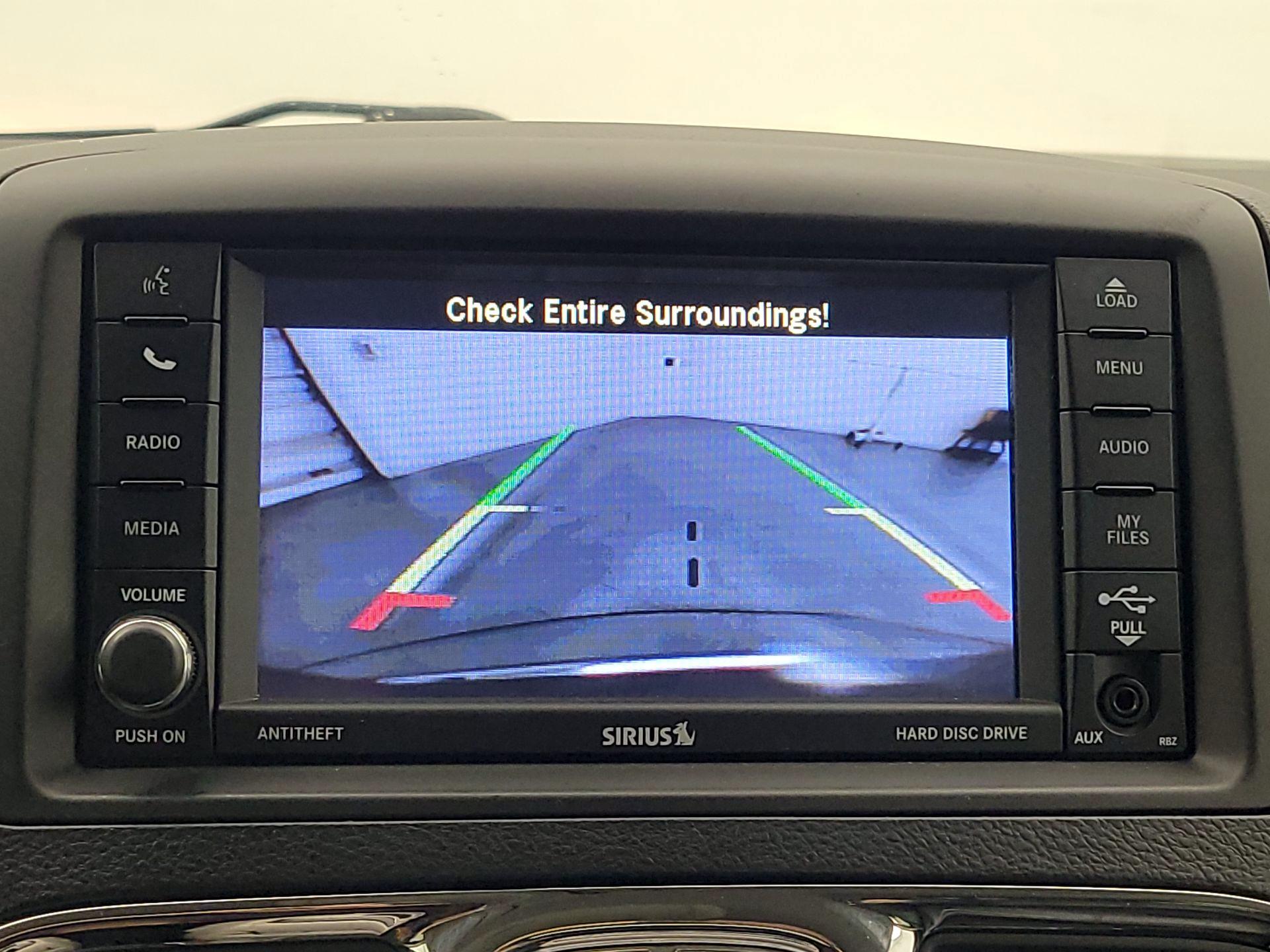 Thumbnail: 2016 Chrysler Town & Country - 14