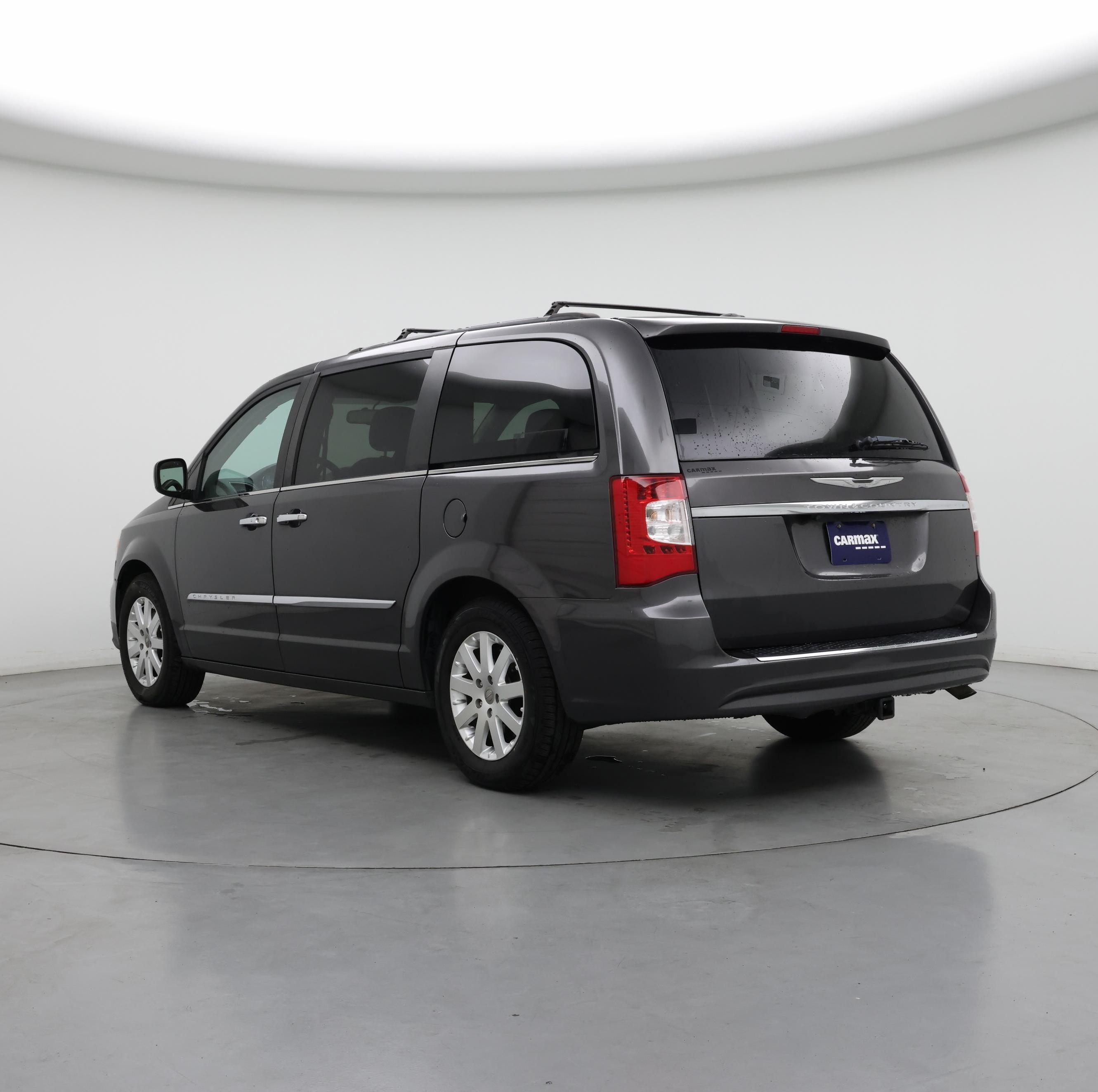 Thumbnail: 2016 Chrysler Town & Country - 2
