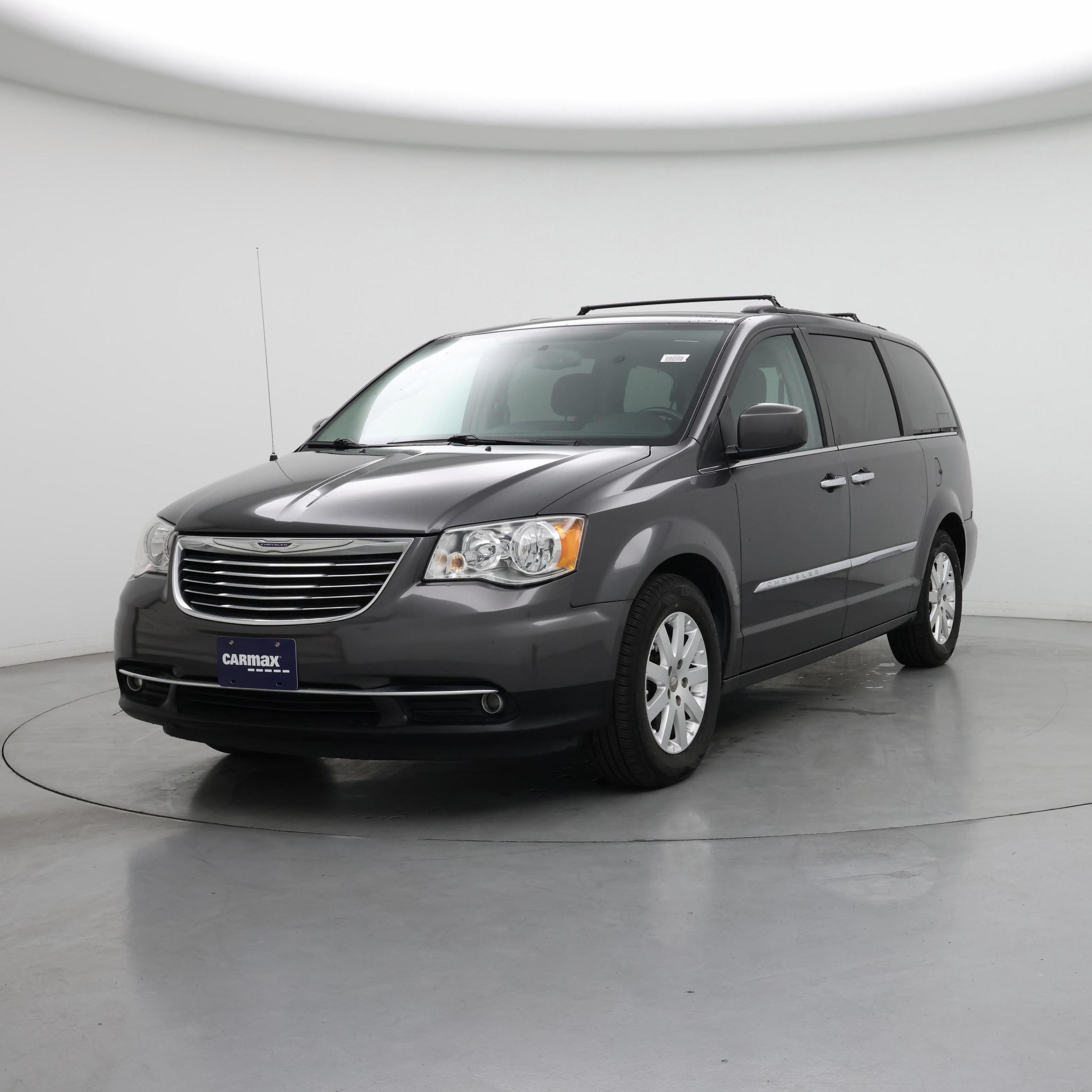 Thumbnail: 2016 Chrysler Town & Country - 4