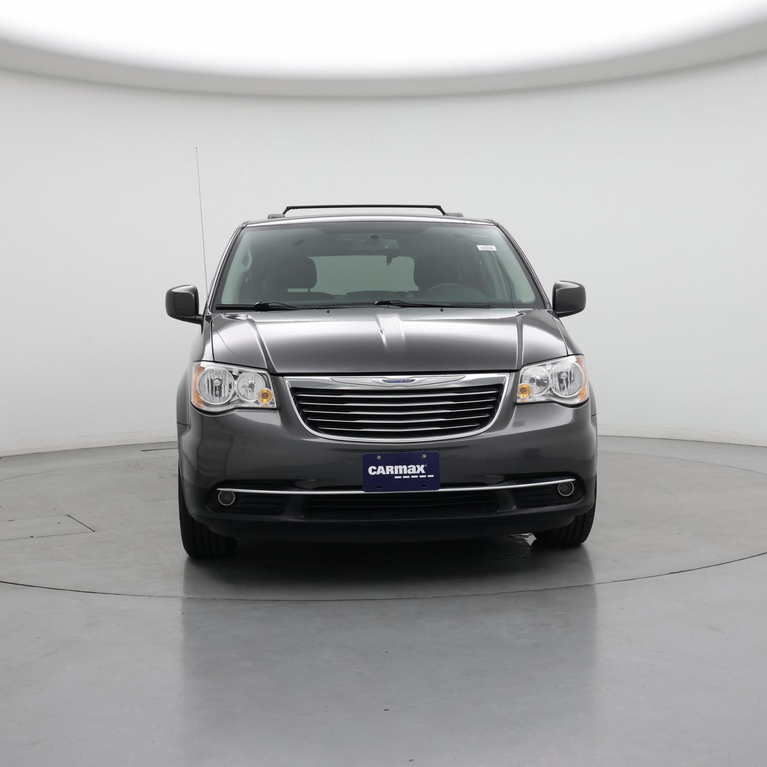 Thumbnail: 2016 Chrysler Town & Country - 5