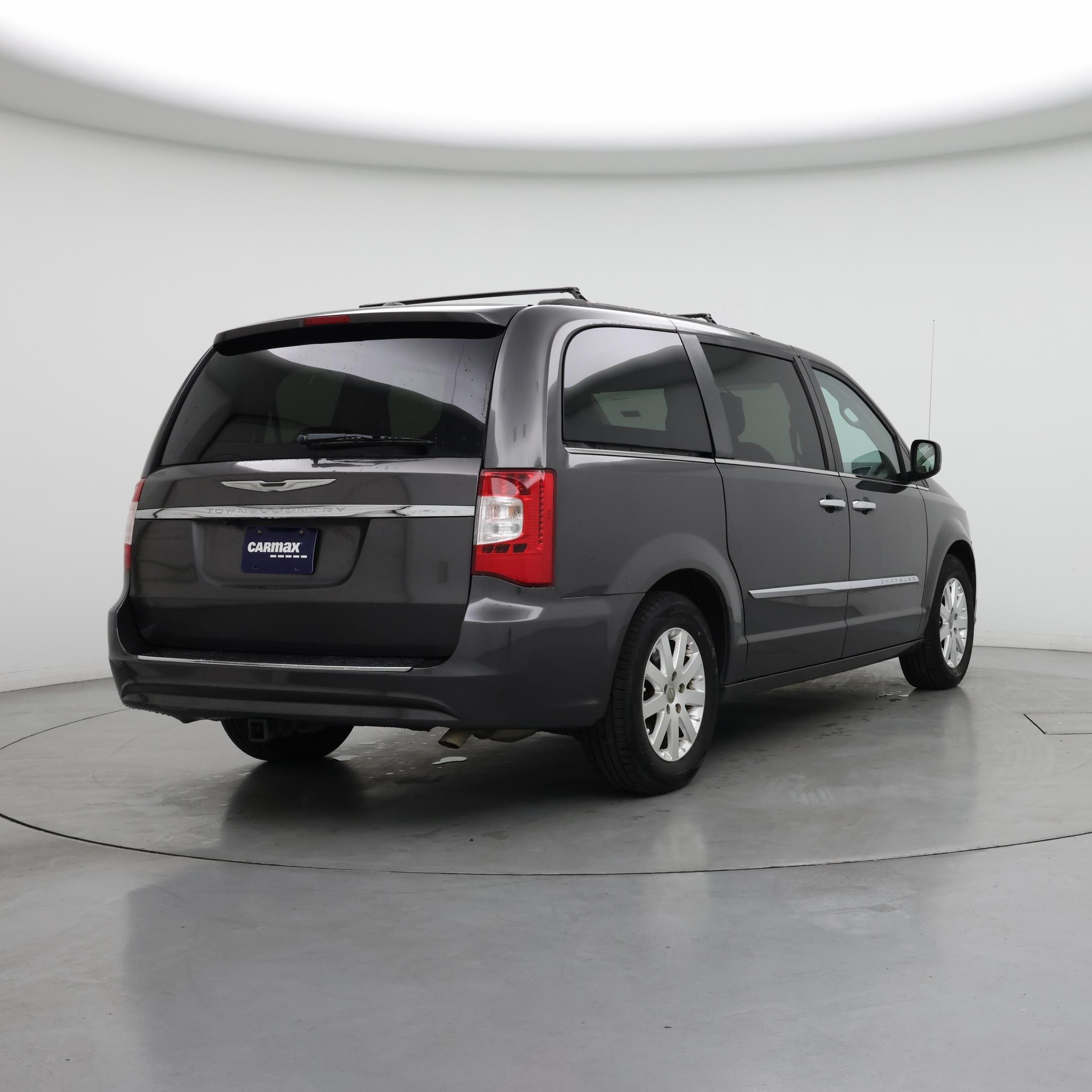 Thumbnail: 2016 Chrysler Town & Country - 8
