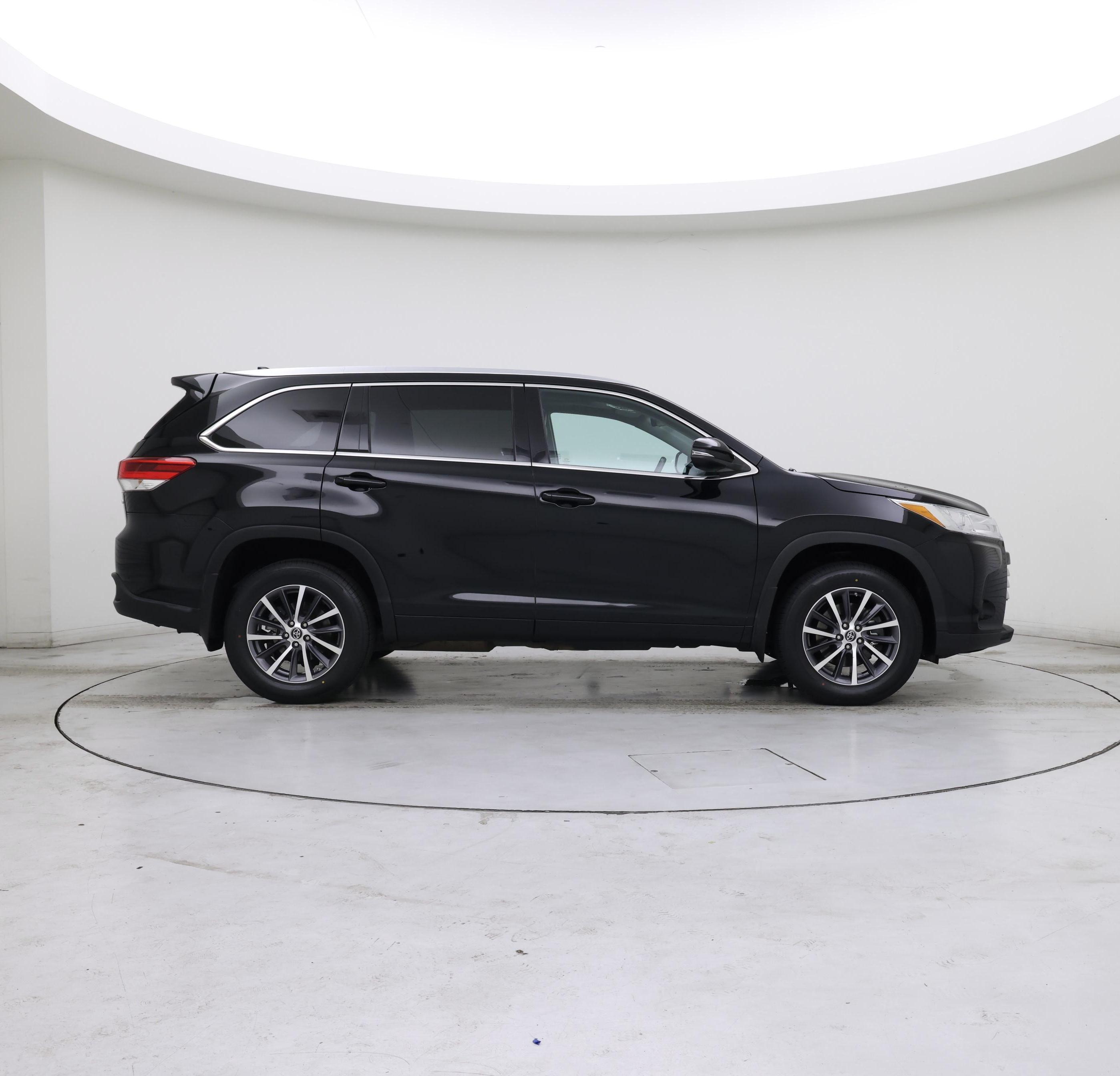 Thumbnail: 2017 Toyota Highlander - 7
