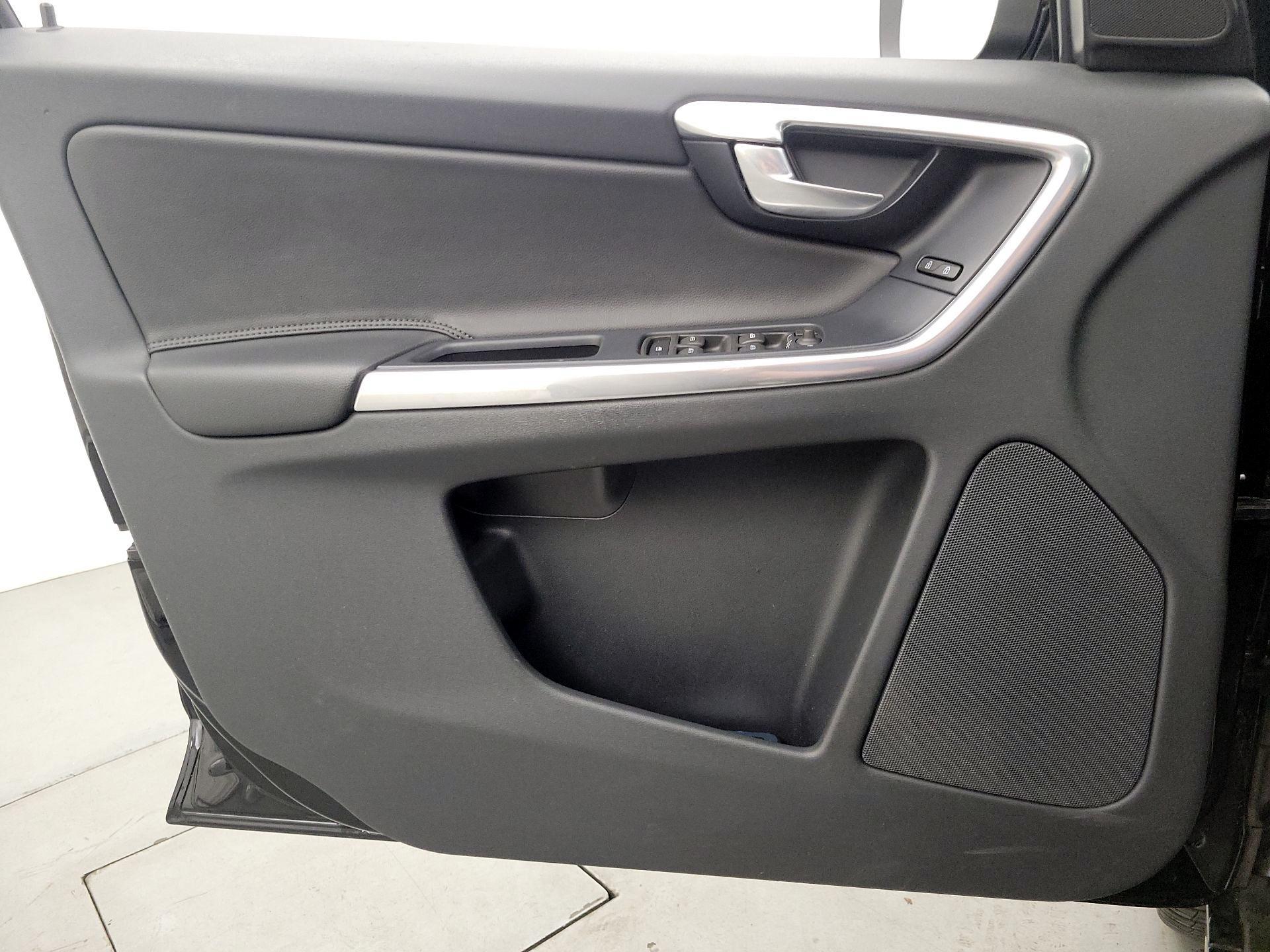 Thumbnail: 2015 Volvo XC60 - 12