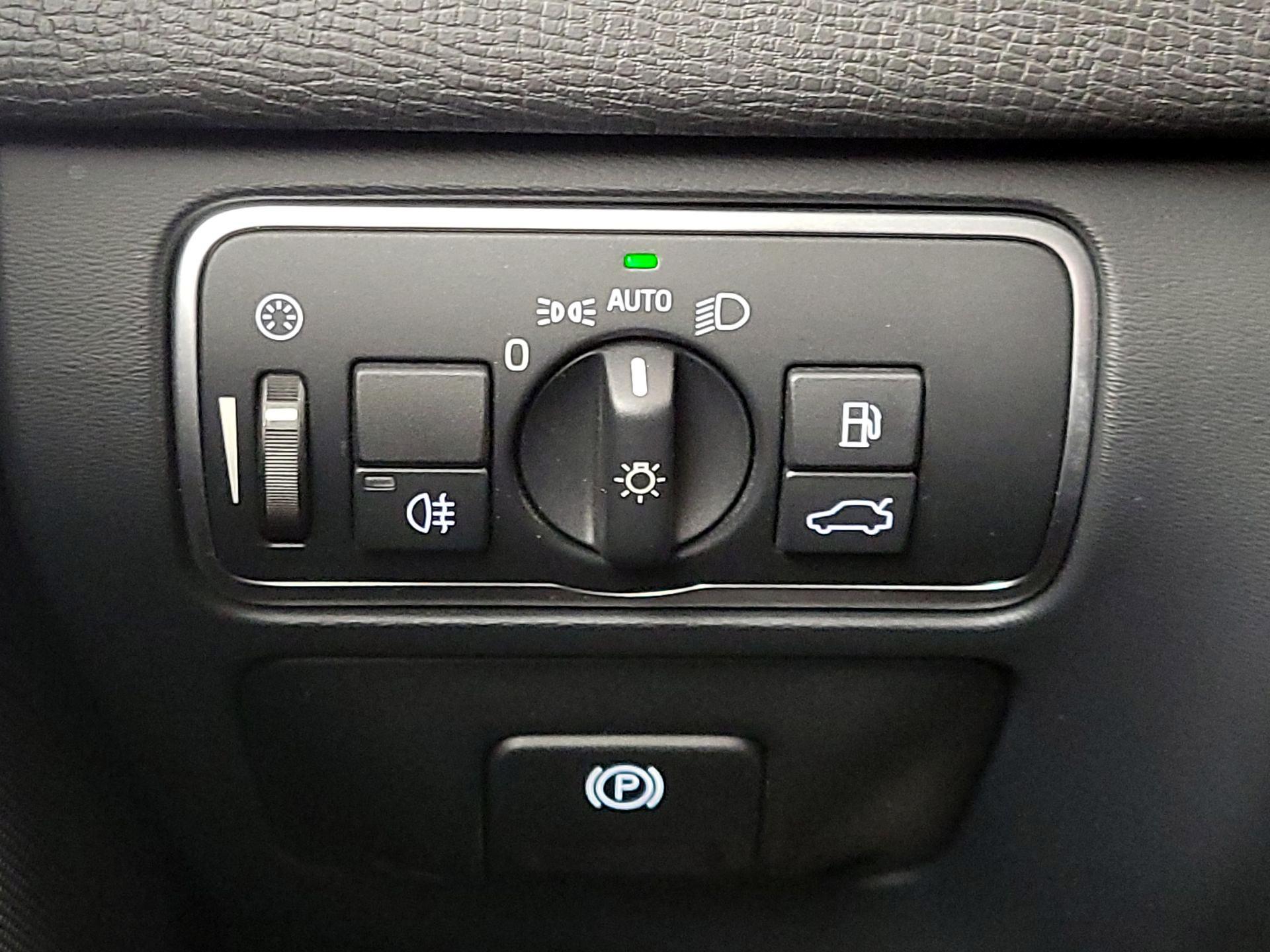 Thumbnail: 2015 Volvo XC60 - 13