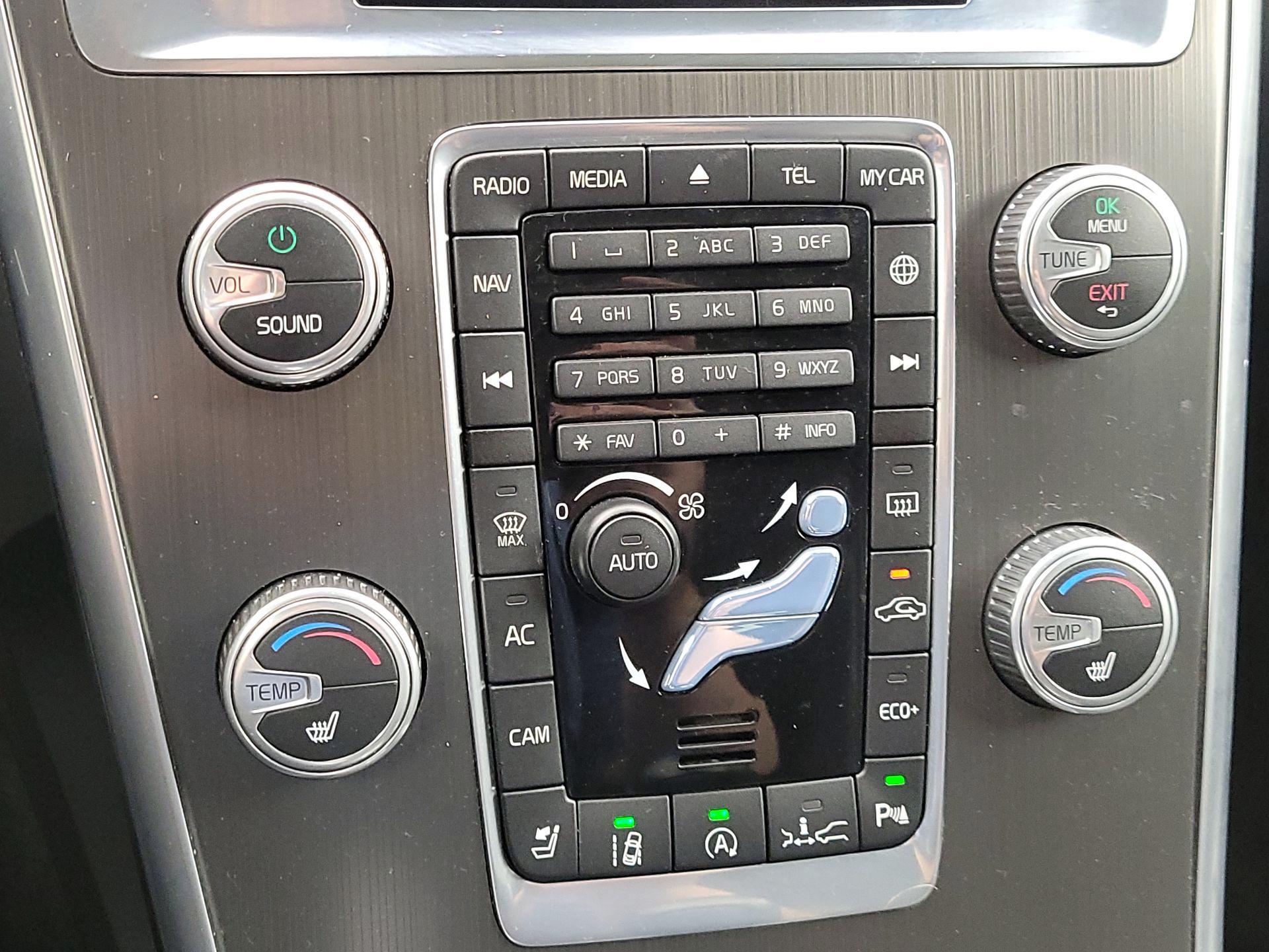 Thumbnail: 2015 Volvo XC60 - 17