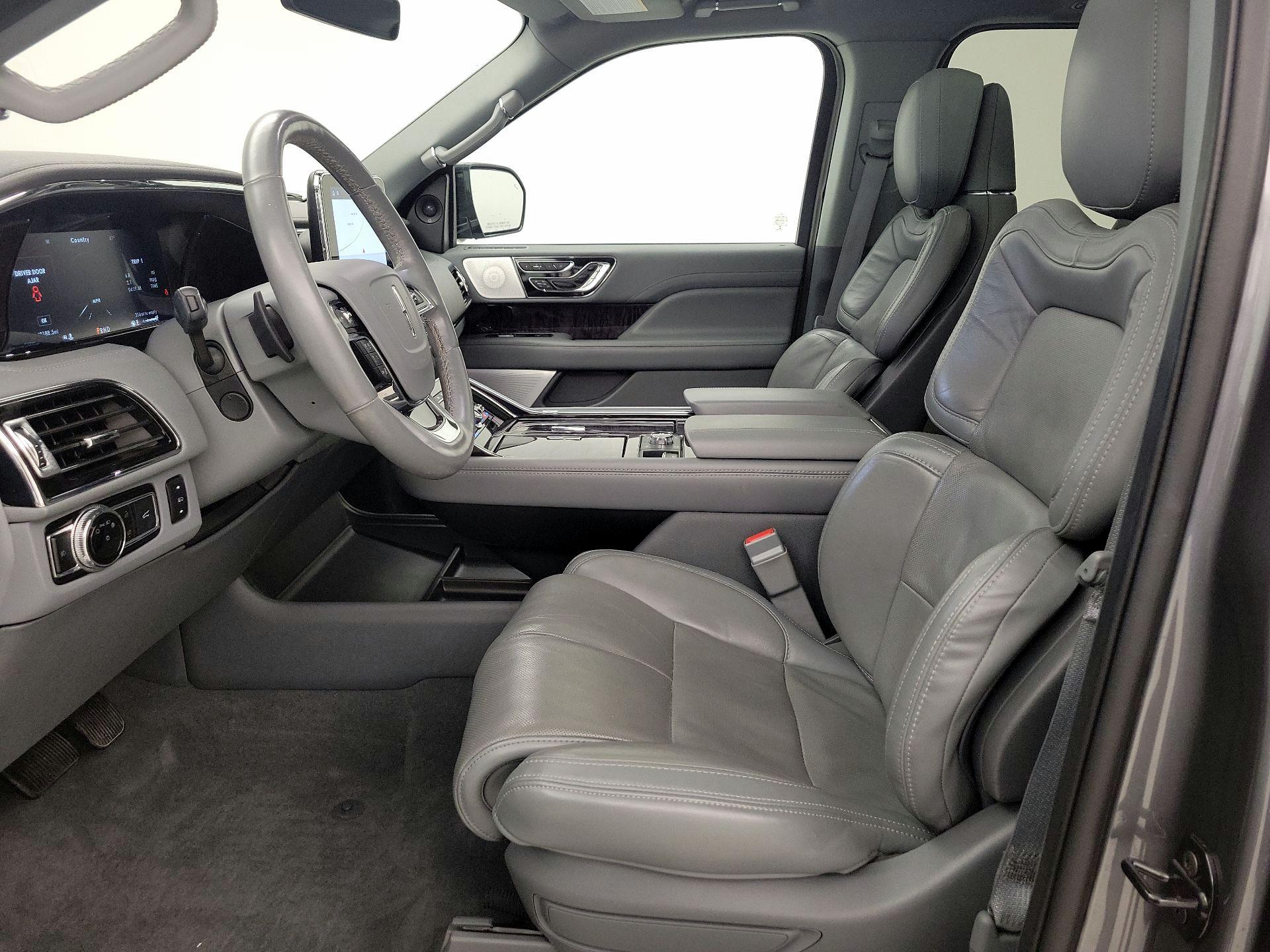 Thumbnail: 2021 Lincoln Navigator - 11