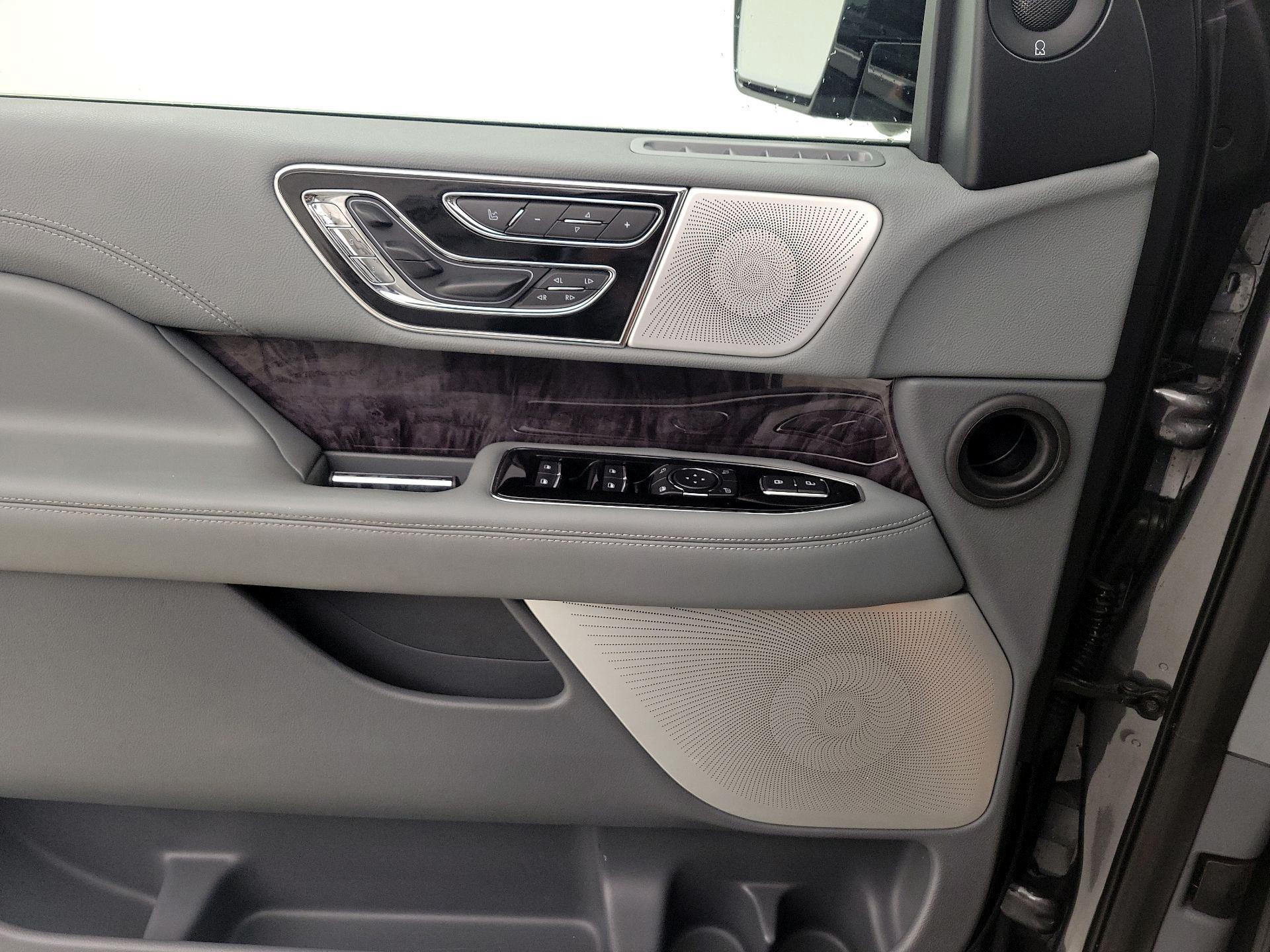 Thumbnail: 2021 Lincoln Navigator - 12