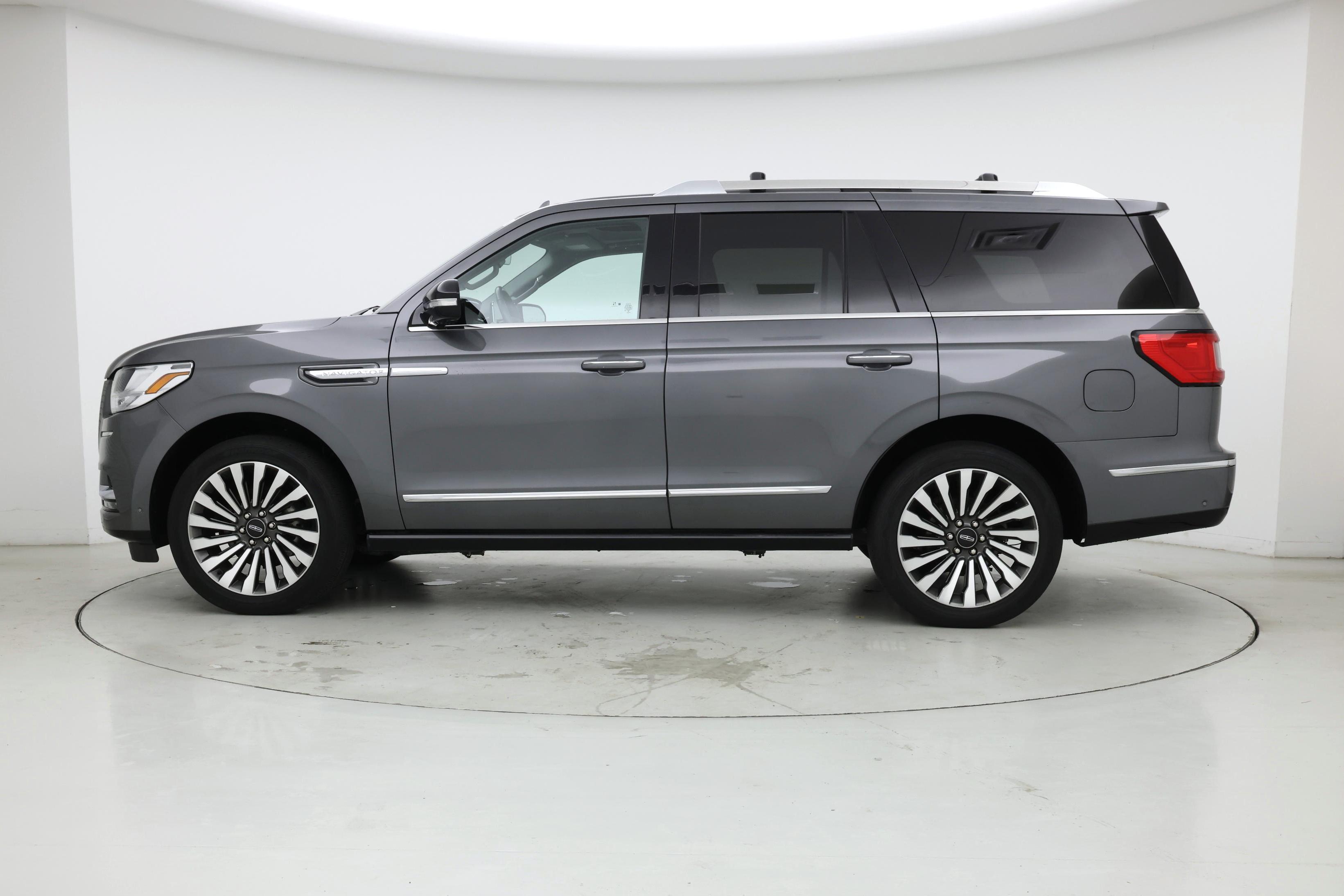 Thumbnail: 2021 Lincoln Navigator - 3