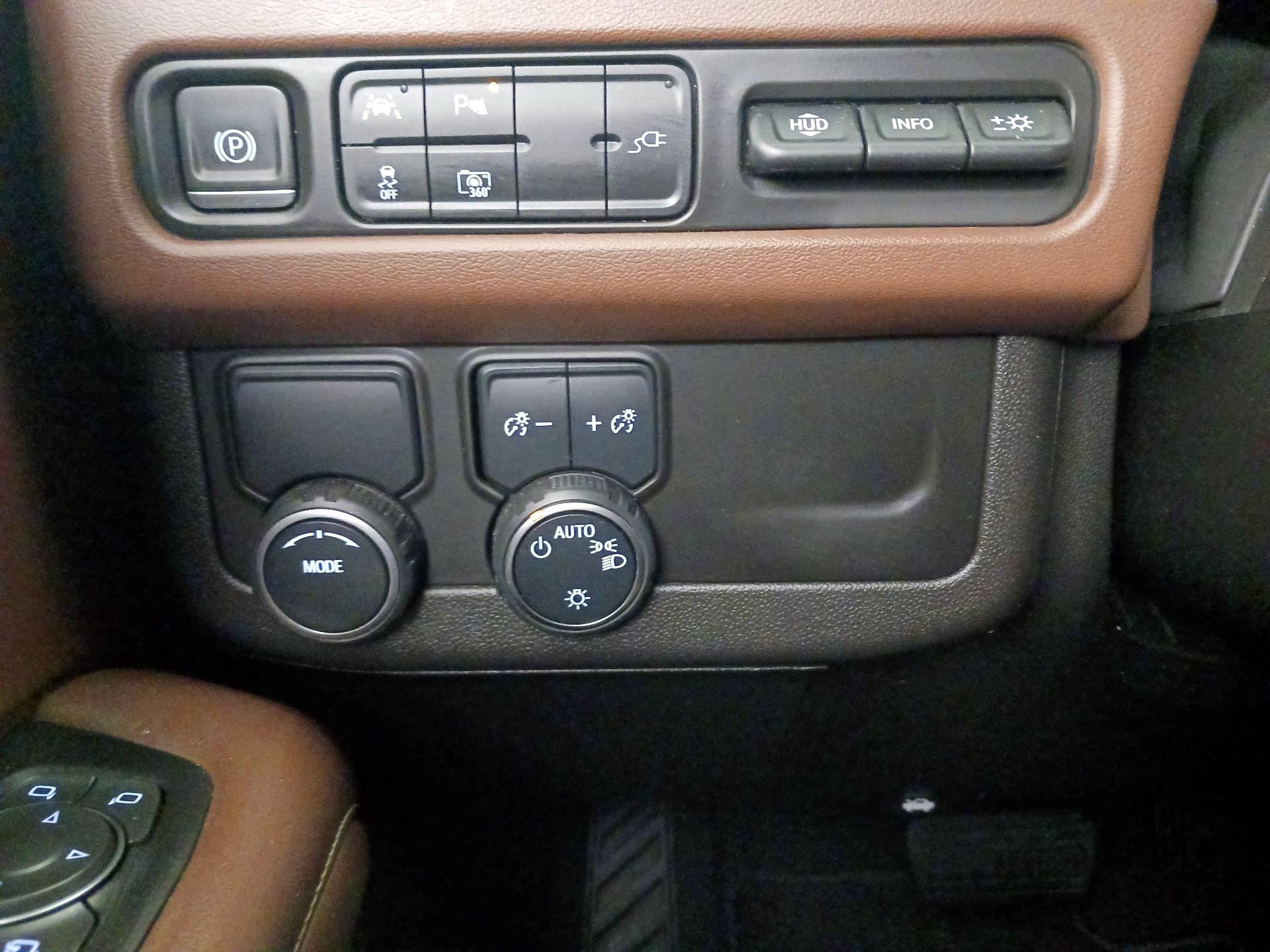 Thumbnail: 2022 Chevrolet Suburban - 13