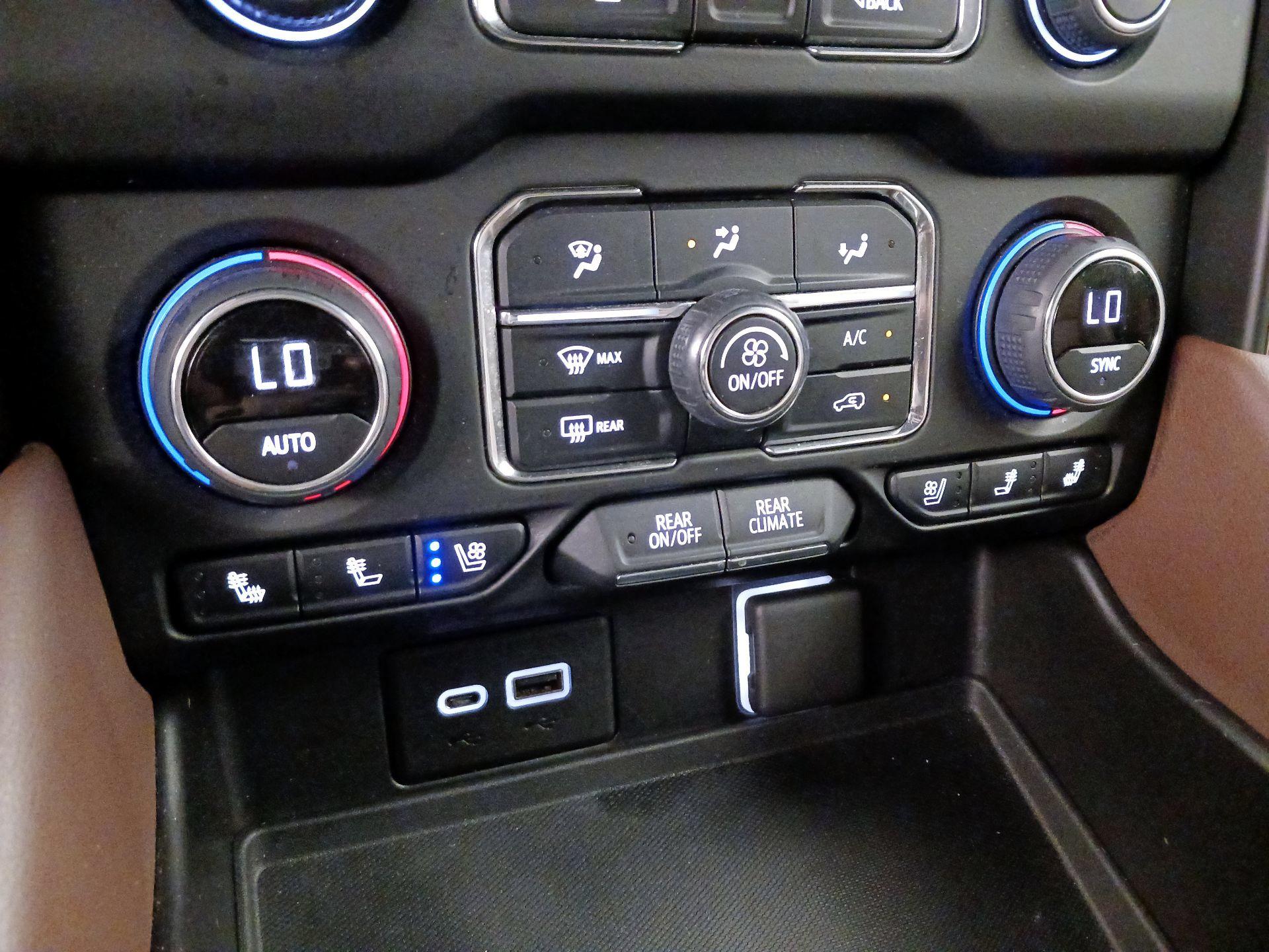 Thumbnail: 2022 Chevrolet Suburban - 17