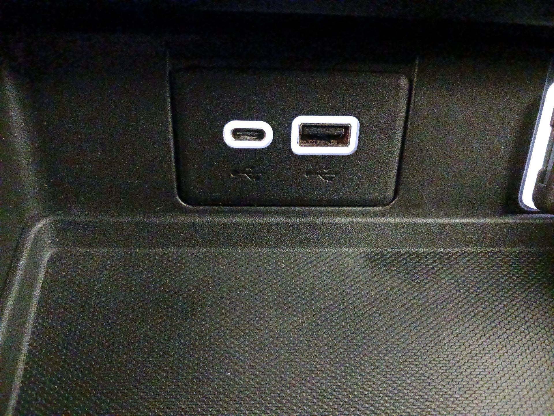 Thumbnail: 2022 Chevrolet Suburban - 19