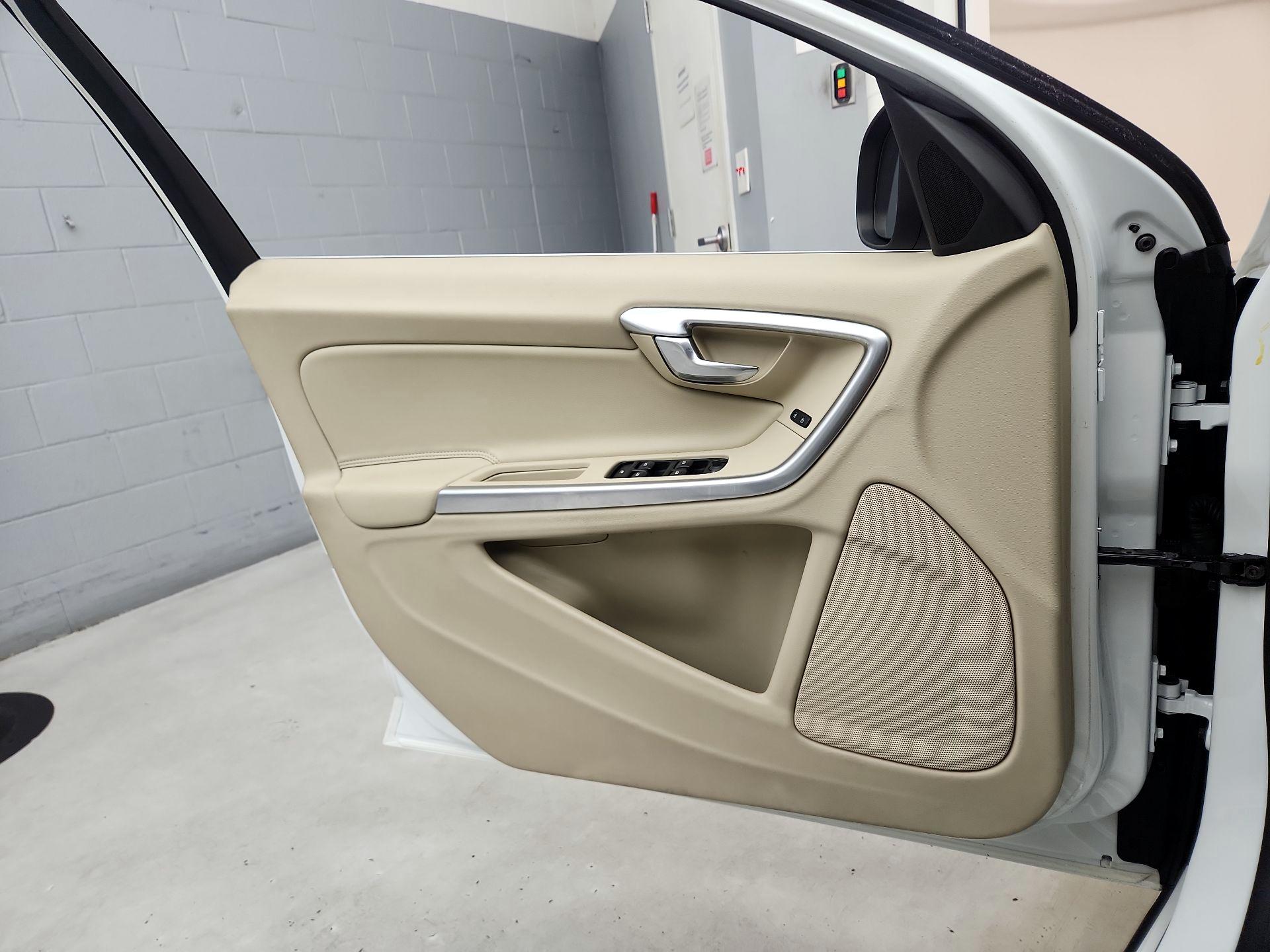 Thumbnail: 2015 Volvo S60 - 12