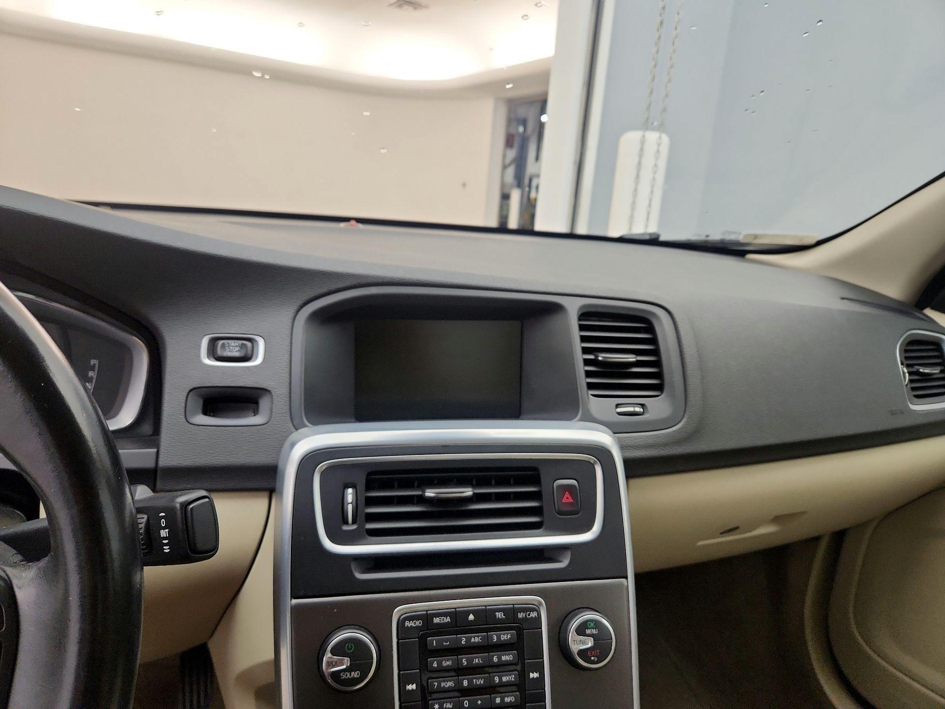 Thumbnail: 2015 Volvo S60 - 14