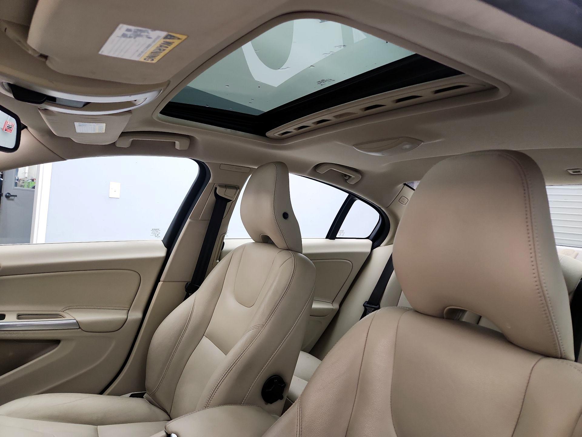 Thumbnail: 2015 Volvo S60 - 18