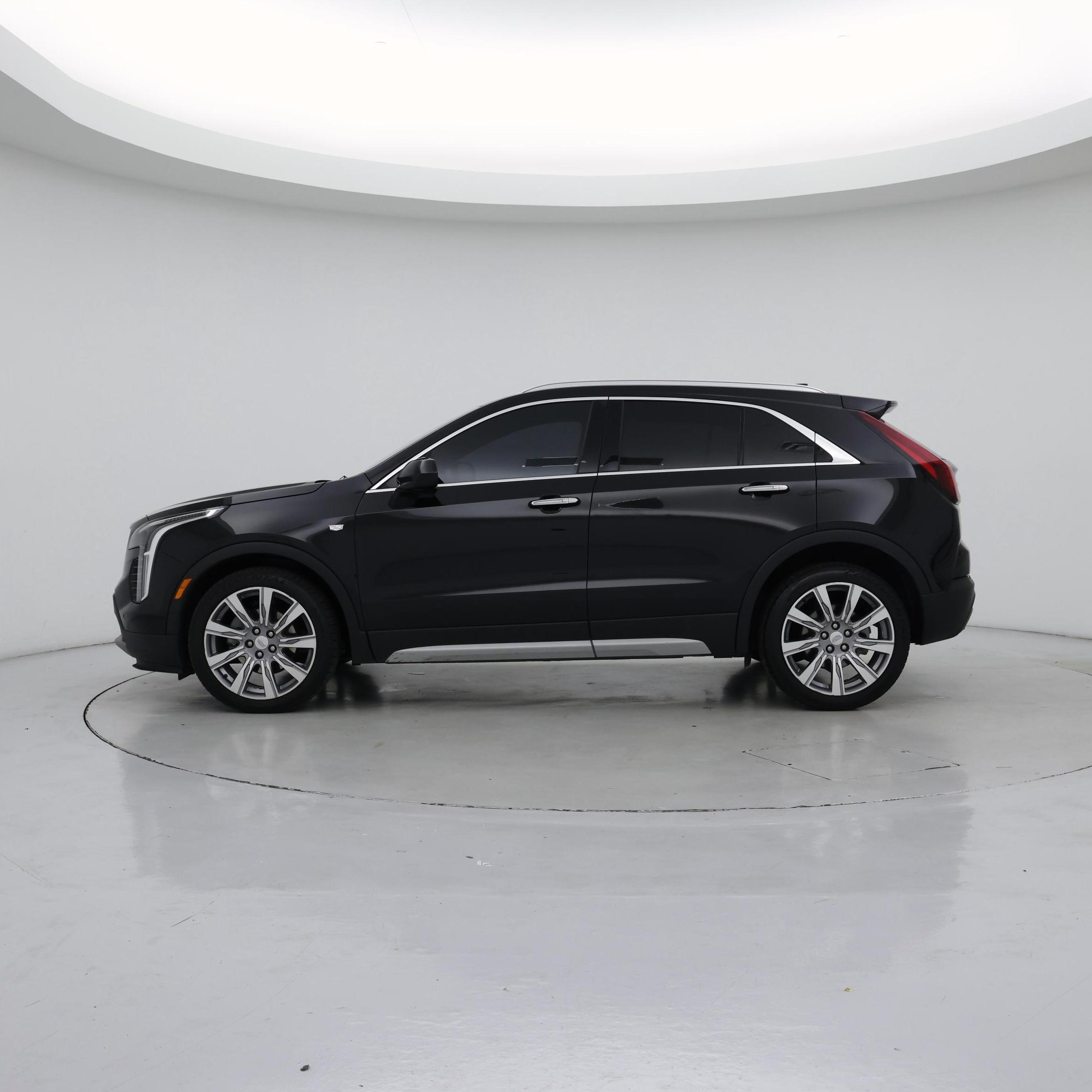Thumbnail: 2020 Cadillac XT4 - 3