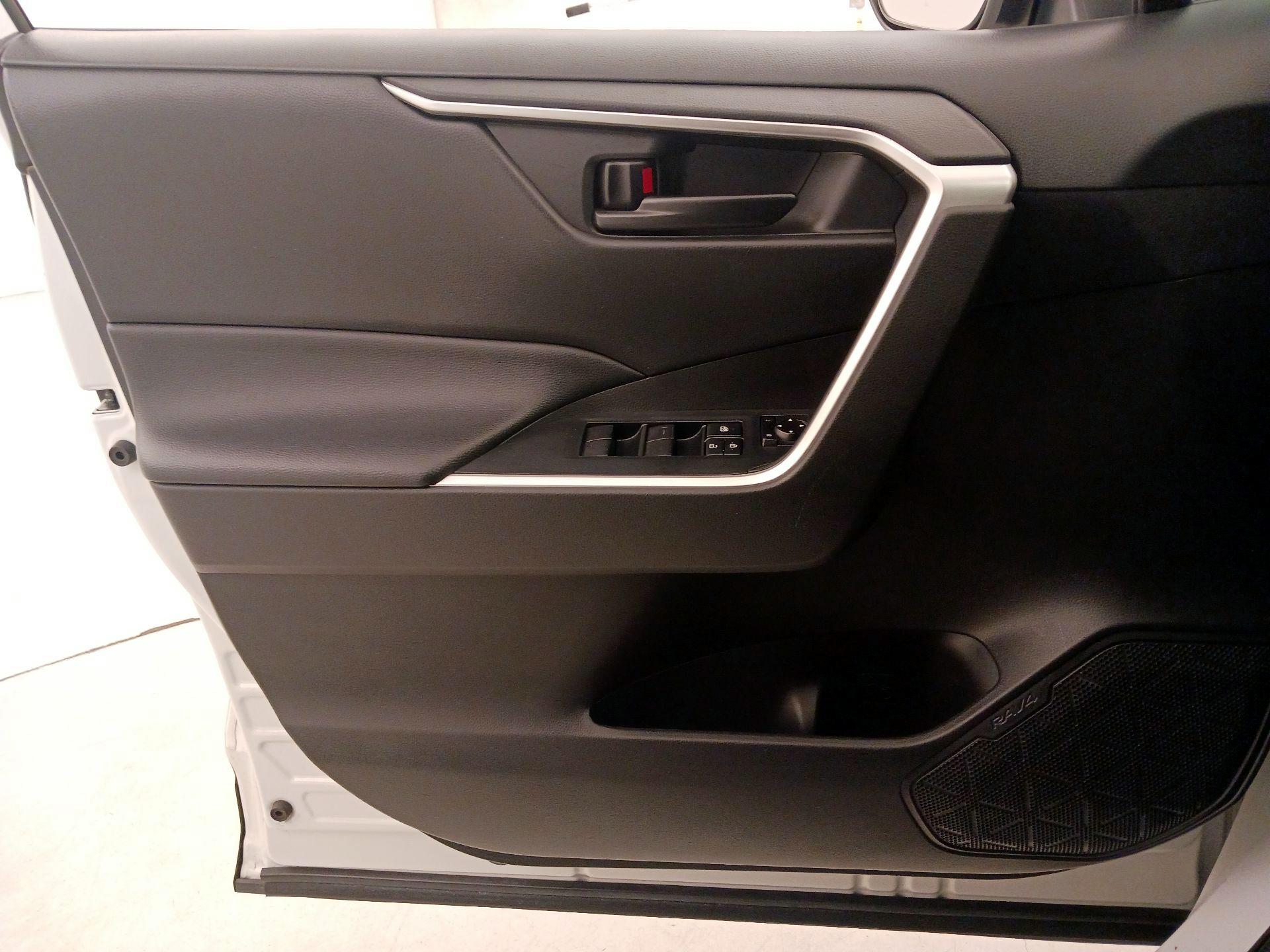 Thumbnail: 2022 Toyota RAV4 - 12