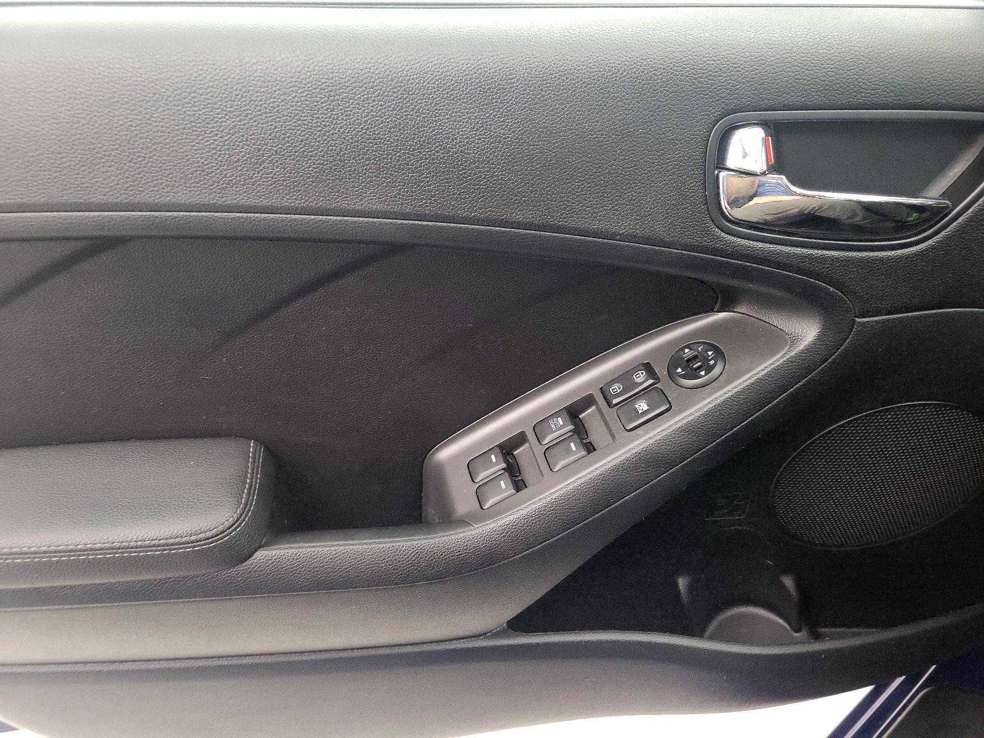Thumbnail: 2017 Kia Forte - 12