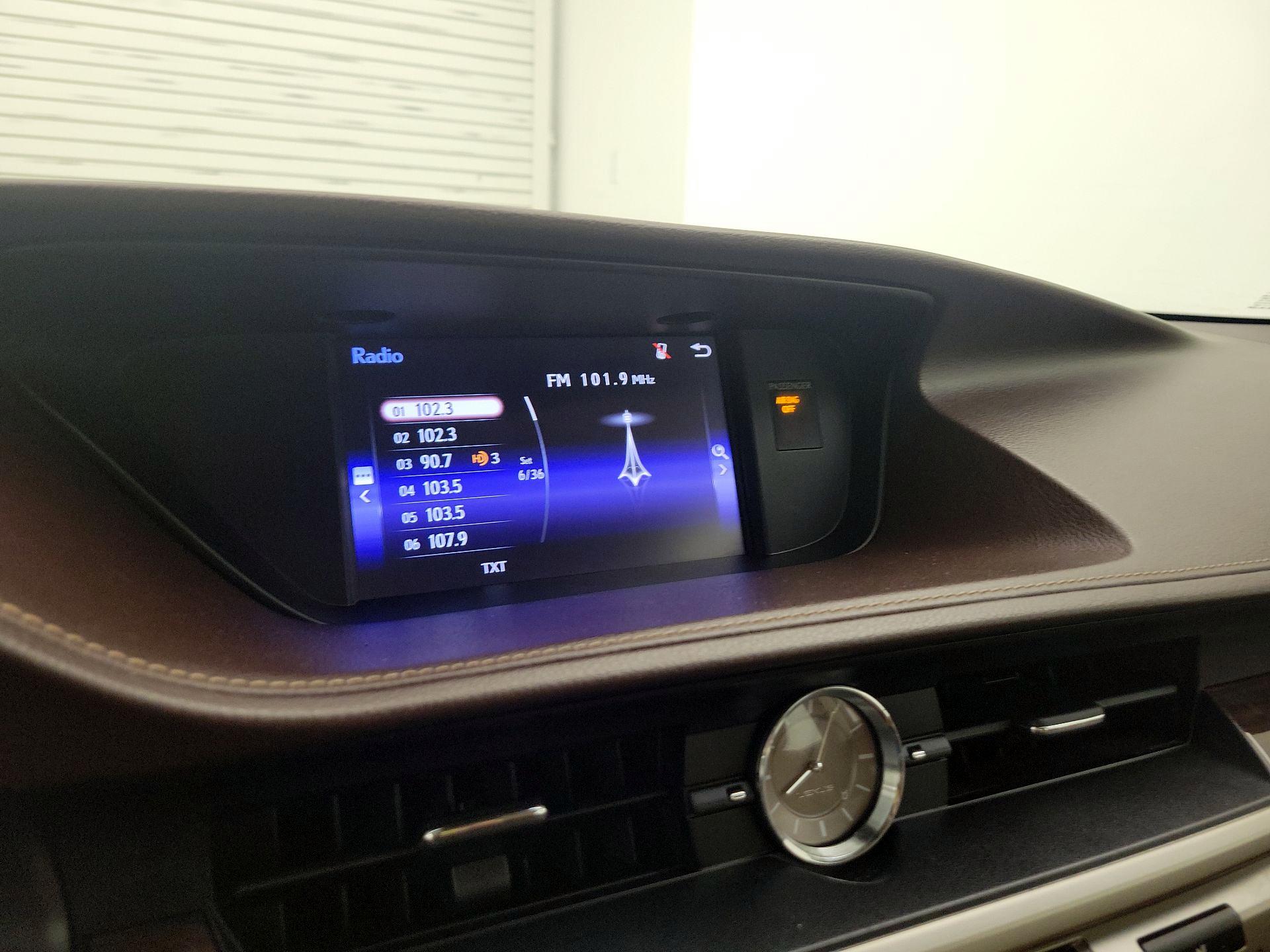 Thumbnail: 2016 Lexus ES - 15