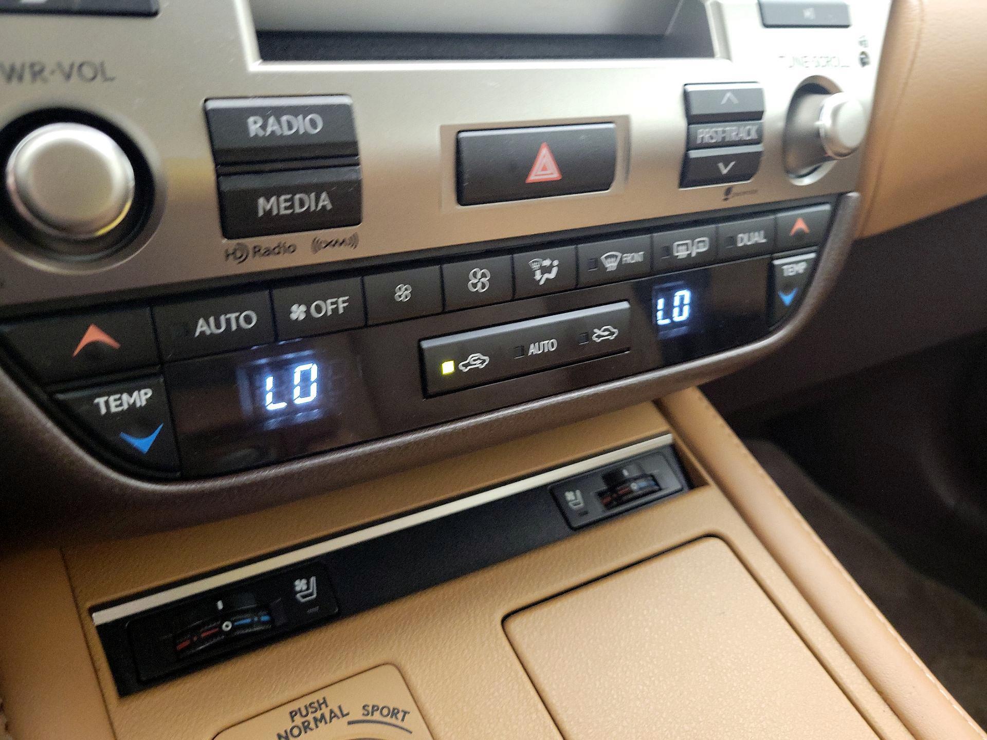 Thumbnail: 2016 Lexus ES - 16
