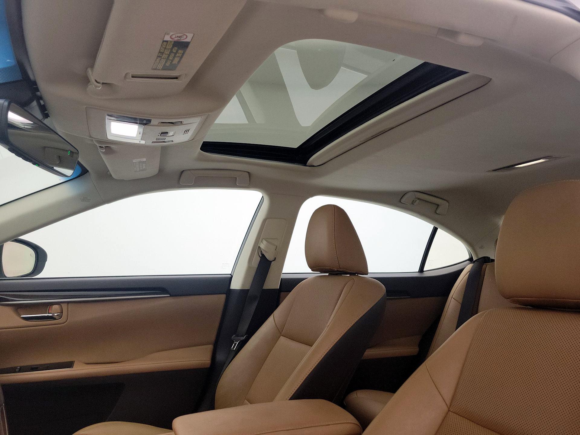 Thumbnail: 2016 Lexus ES - 18