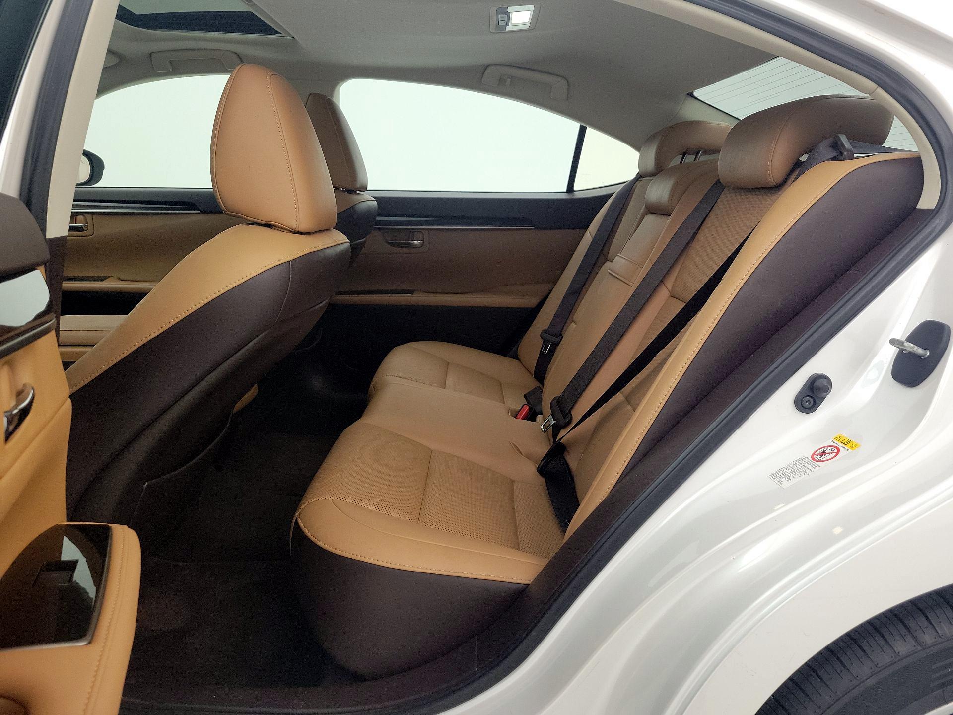 Thumbnail: 2016 Lexus ES - 19