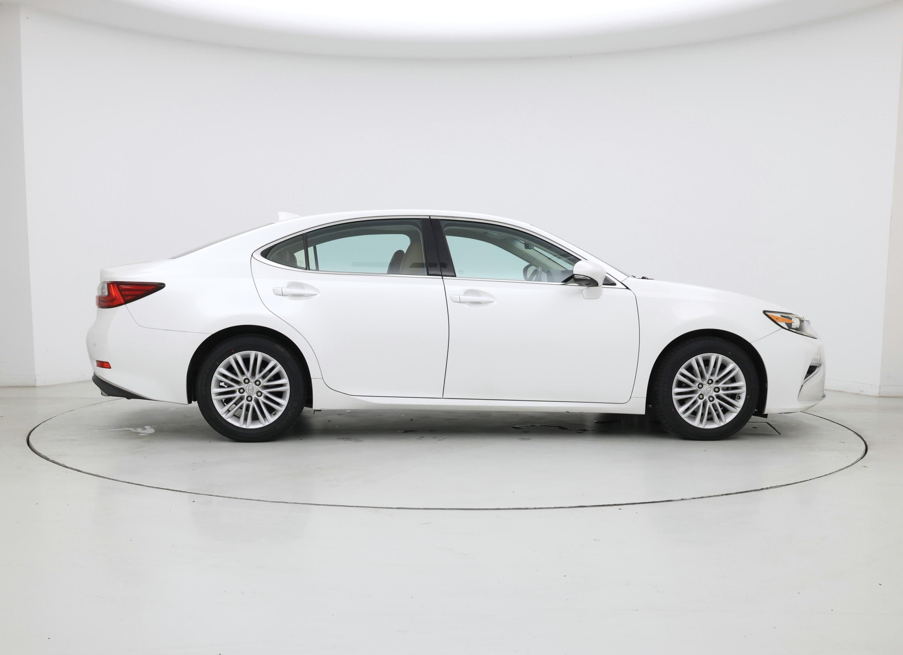 Thumbnail: 2016 Lexus ES - 7