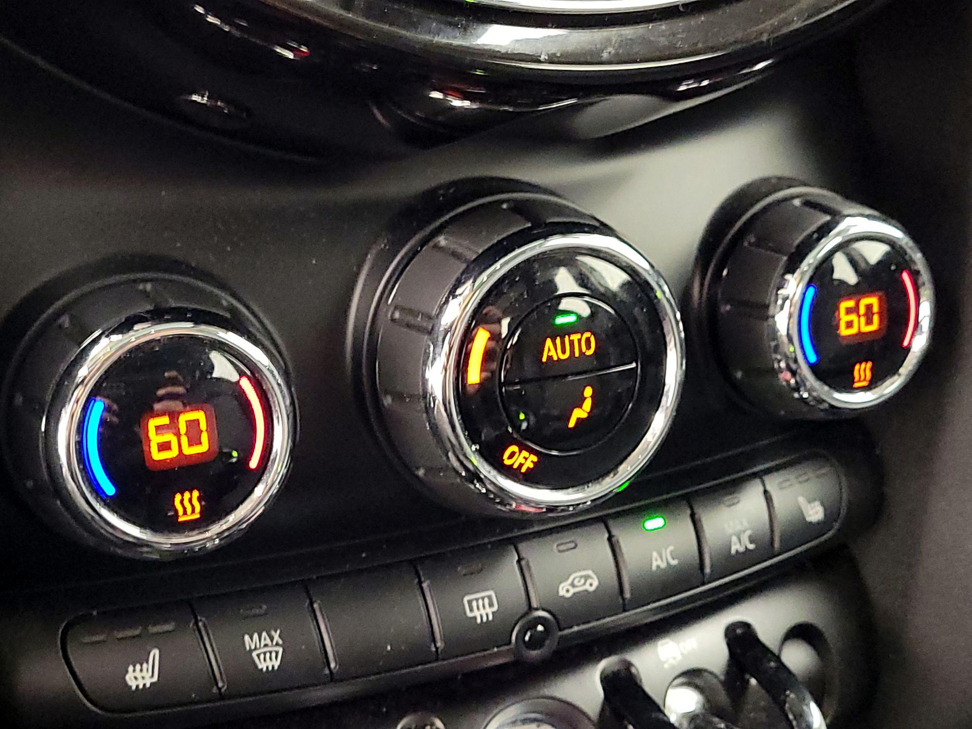 Thumbnail: 2019 MINI Cooper Hardtop - 16