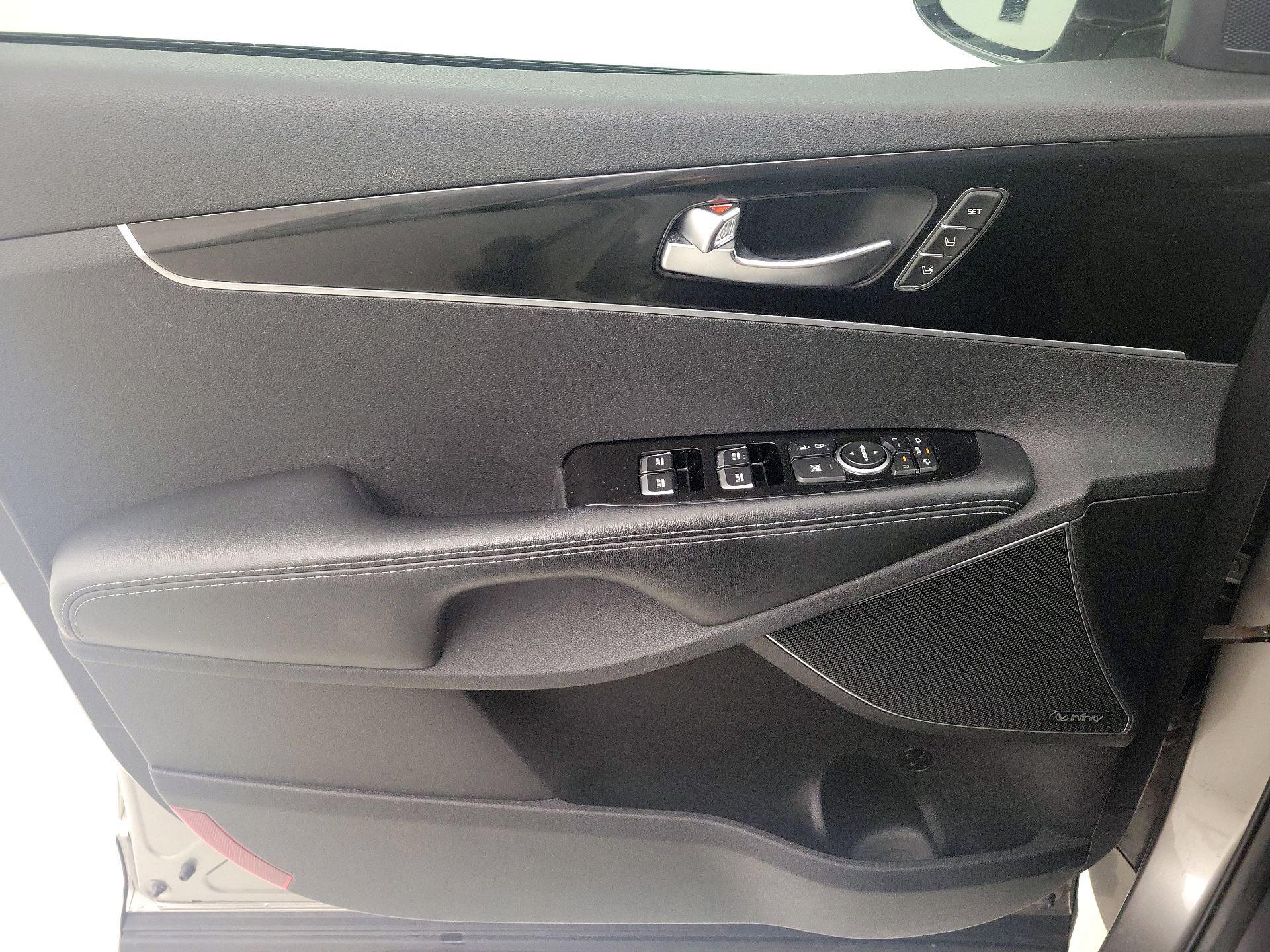 Thumbnail: 2016 Kia Sorento - 12